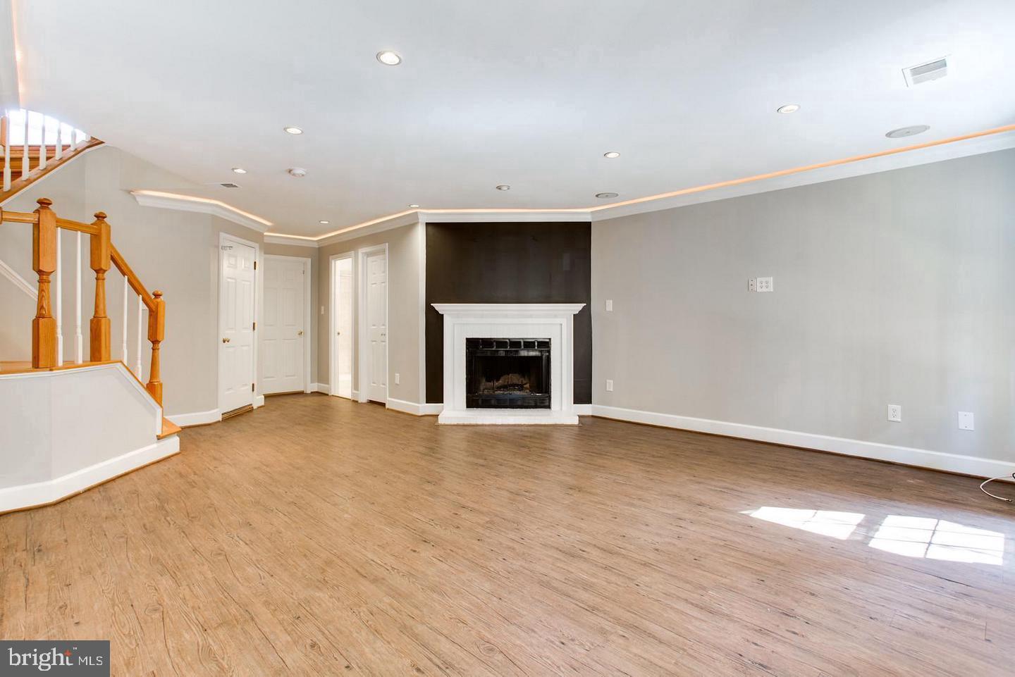 KINGSTOWNE - Residential Lease