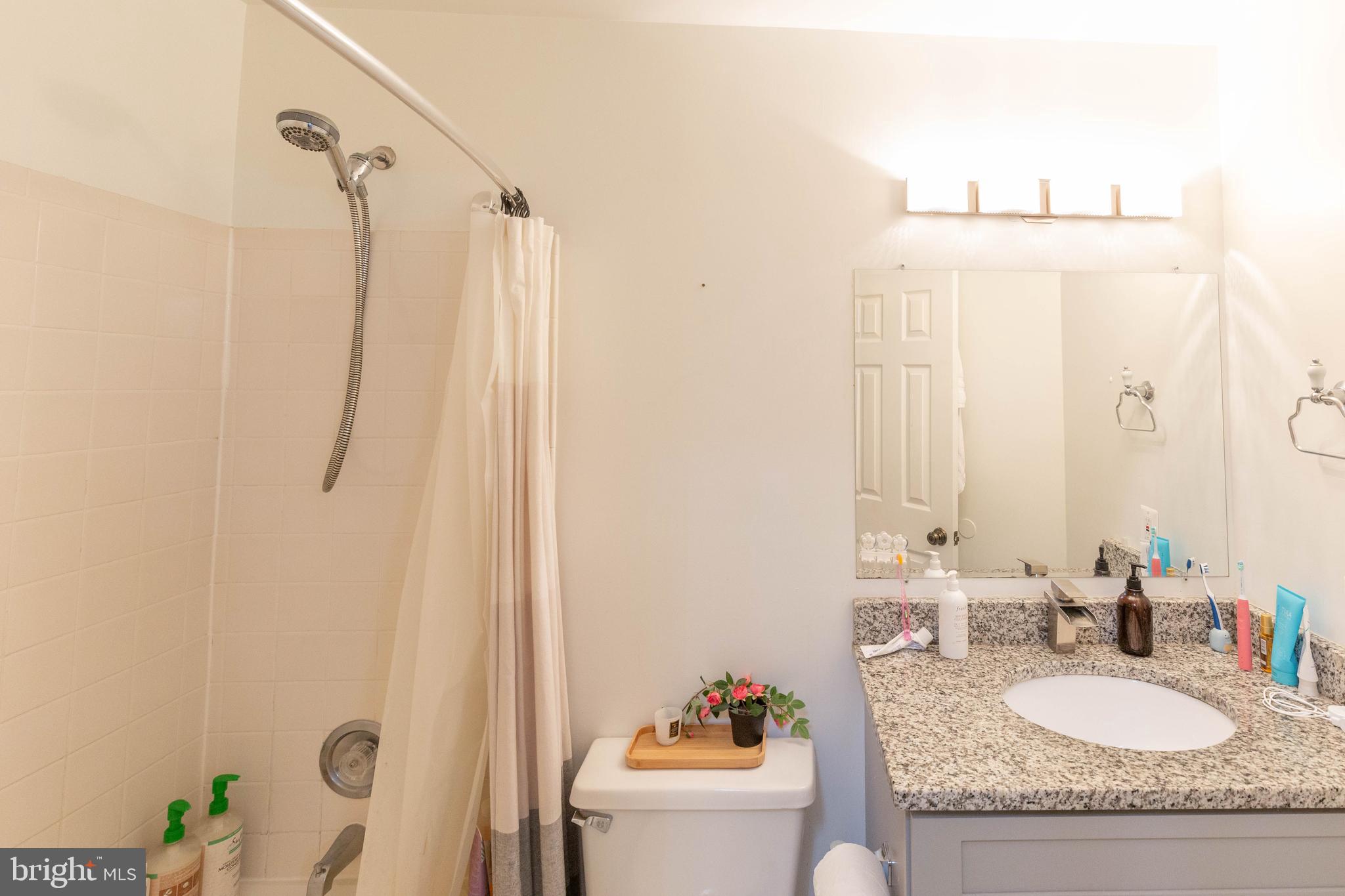 KINGSTOWNE - Residential Lease