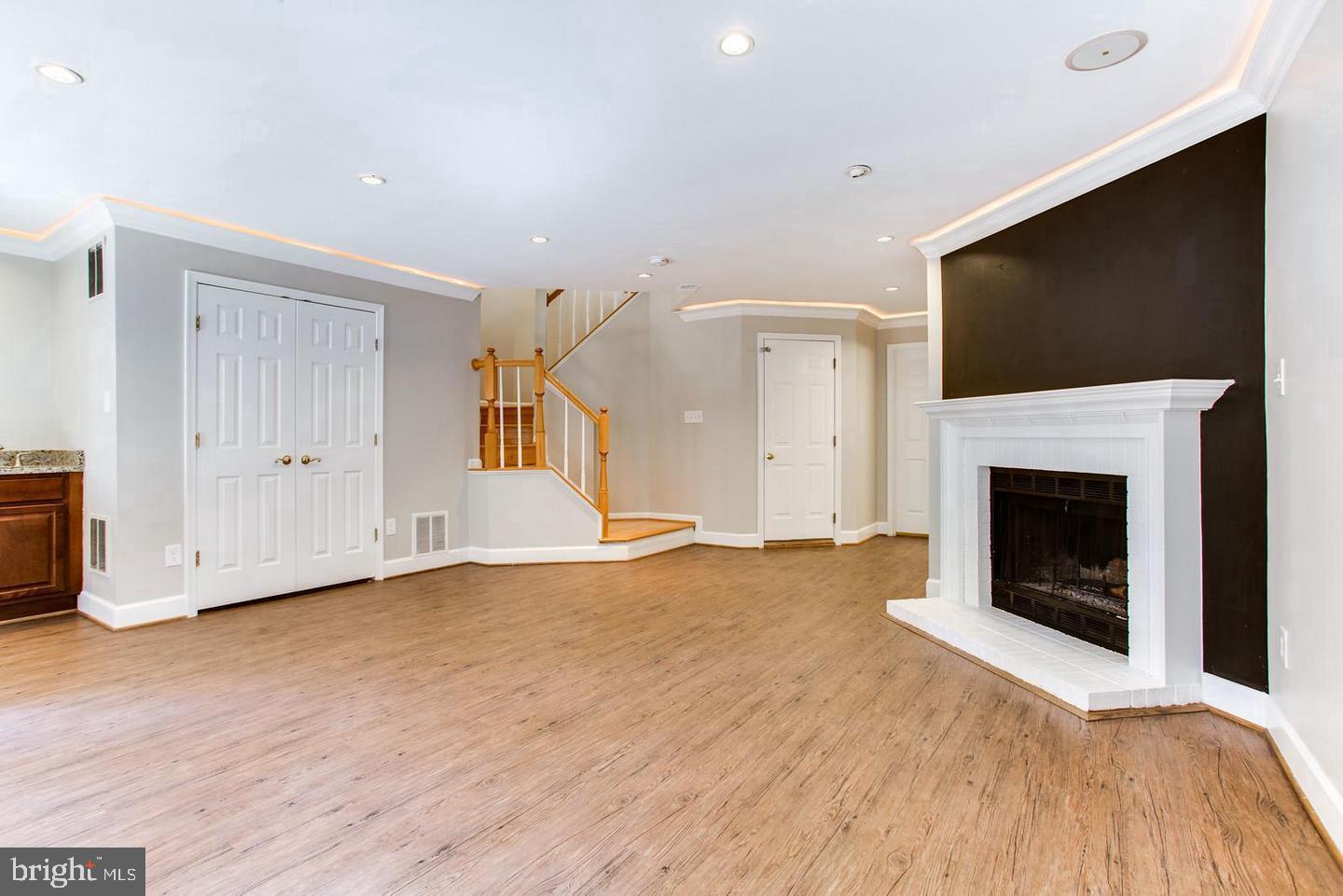 KINGSTOWNE - Residential Lease