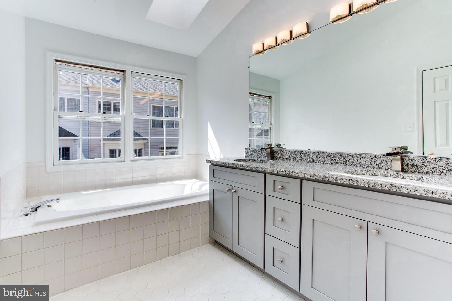 KINGSTOWNE - Residential Lease