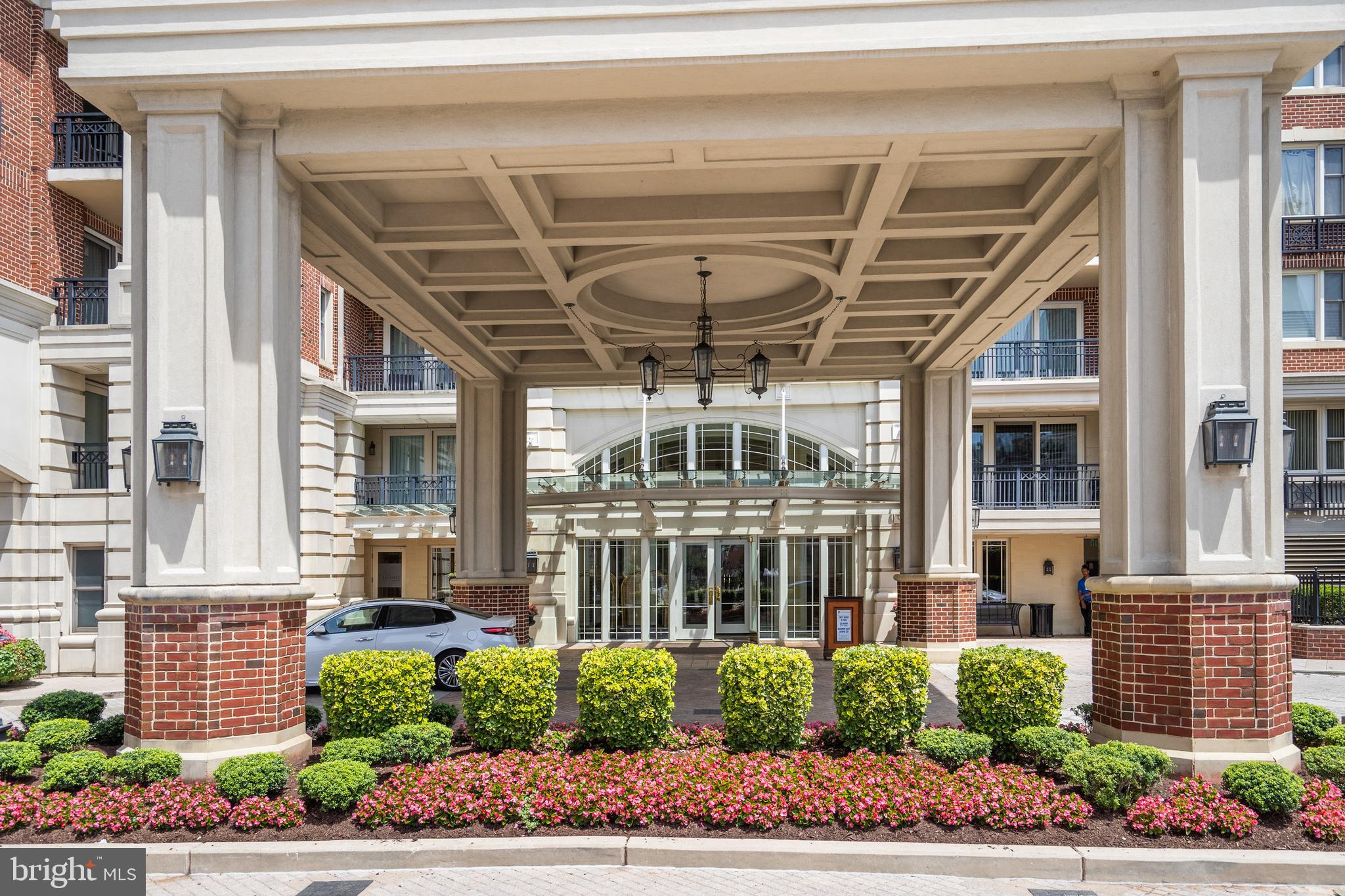 THE RITZ-CARLTON RESIDENCES - Residential Lease