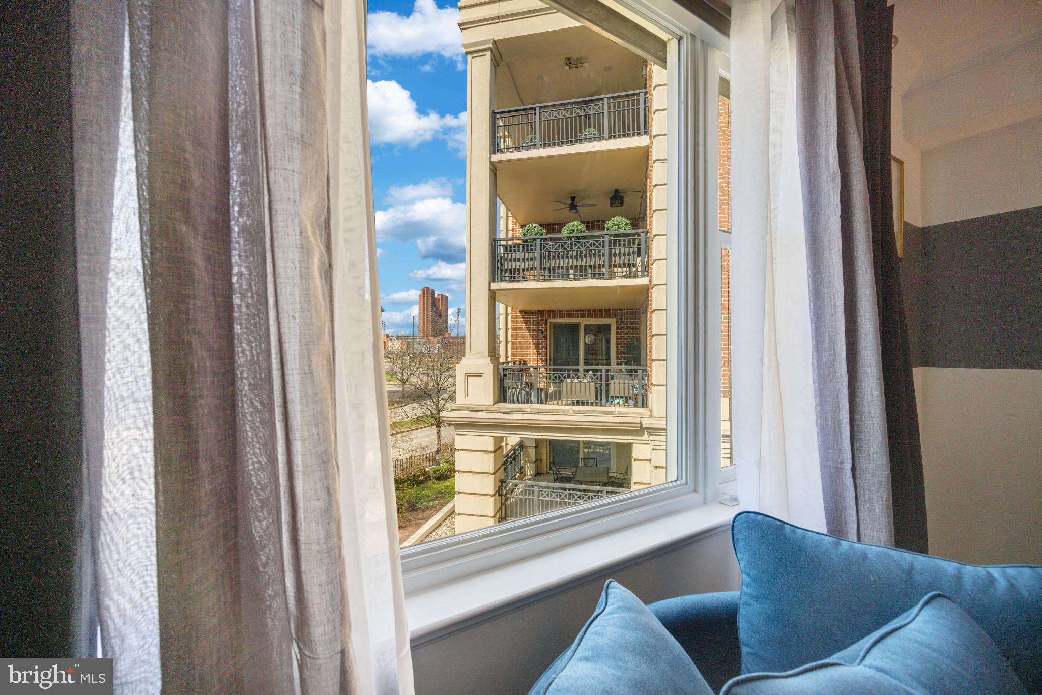 THE RITZ-CARLTON RESIDENCES - Residential Lease