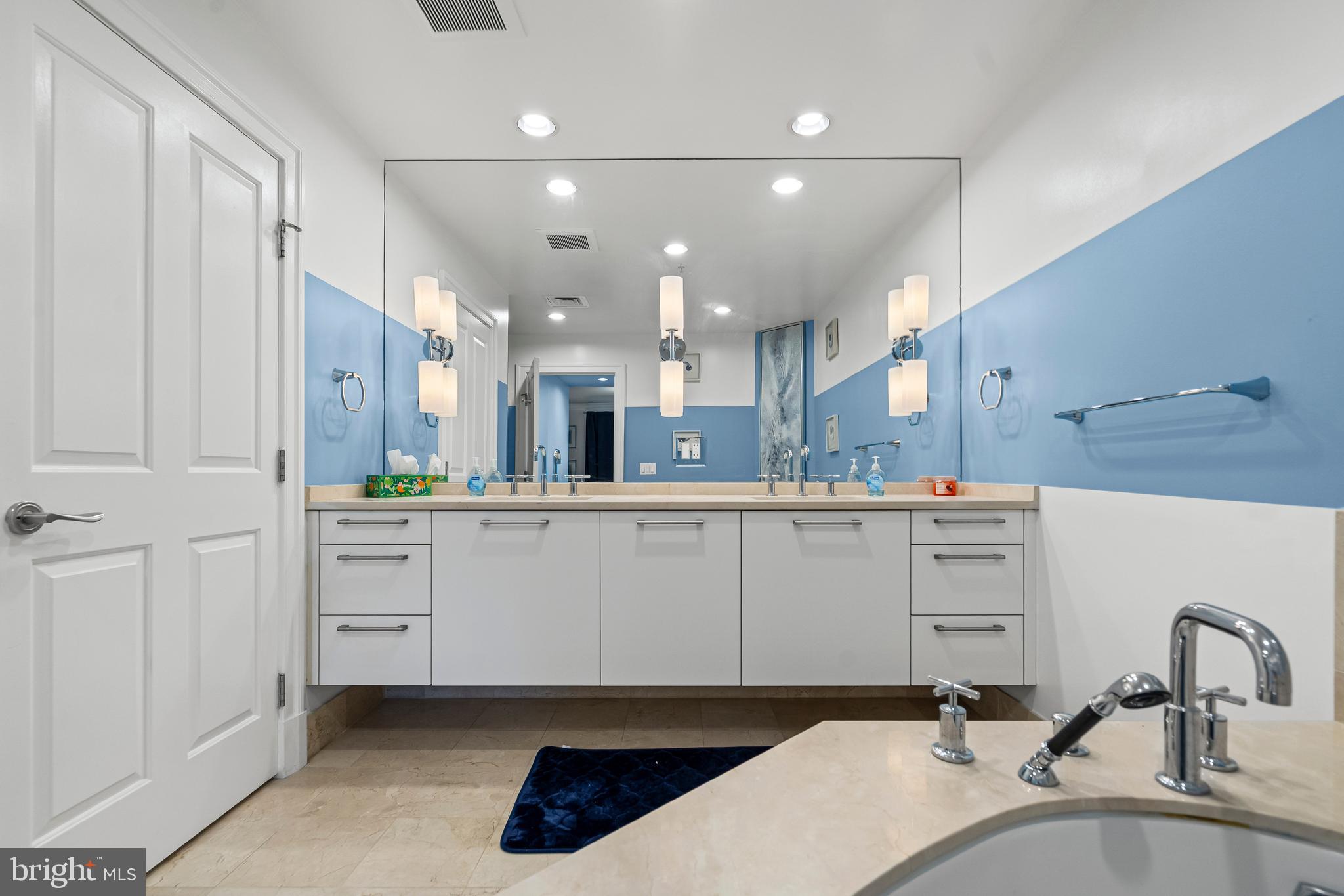 THE RITZ-CARLTON RESIDENCES - Residential Lease