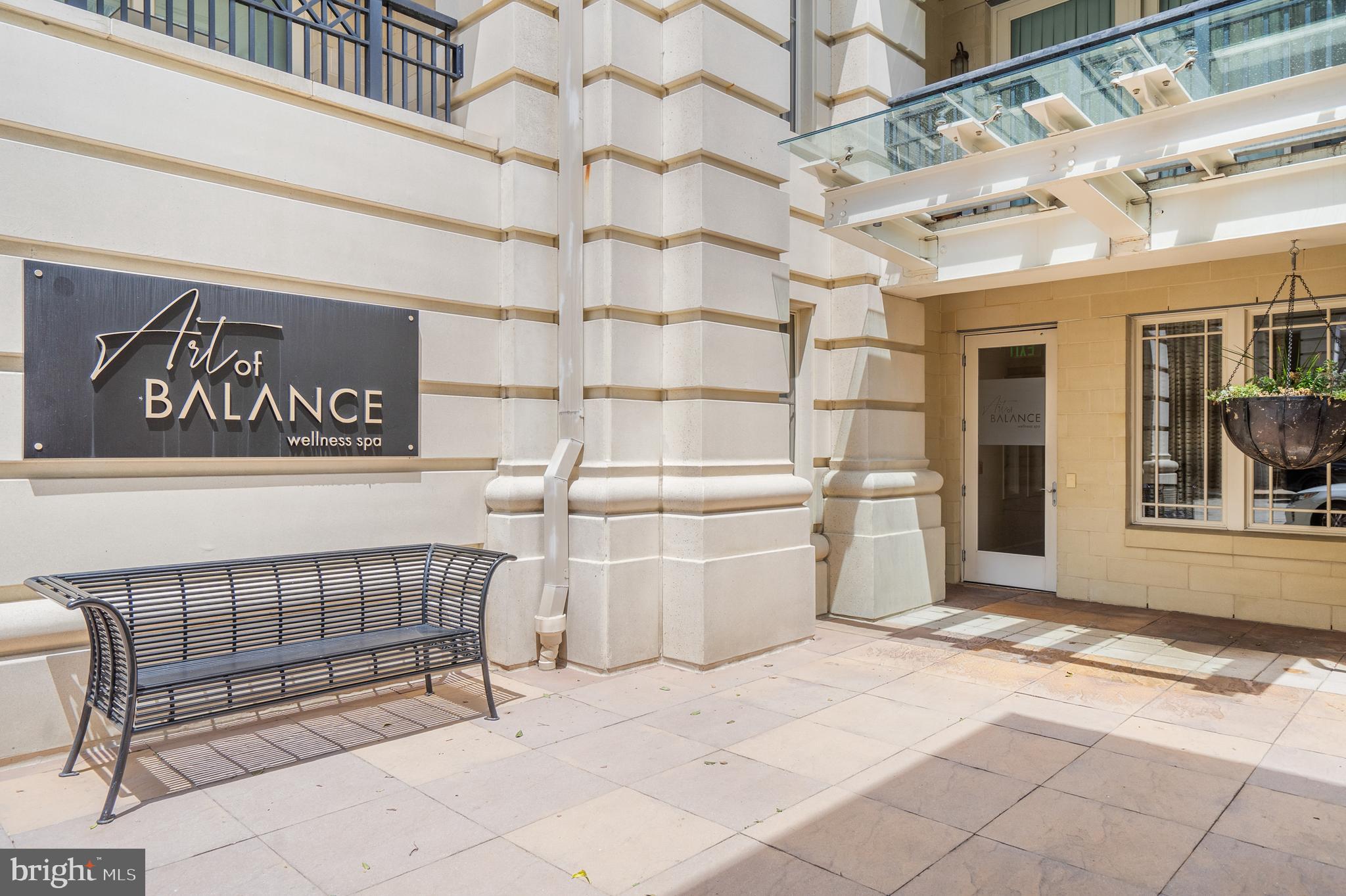 THE RITZ-CARLTON RESIDENCES - Residential Lease