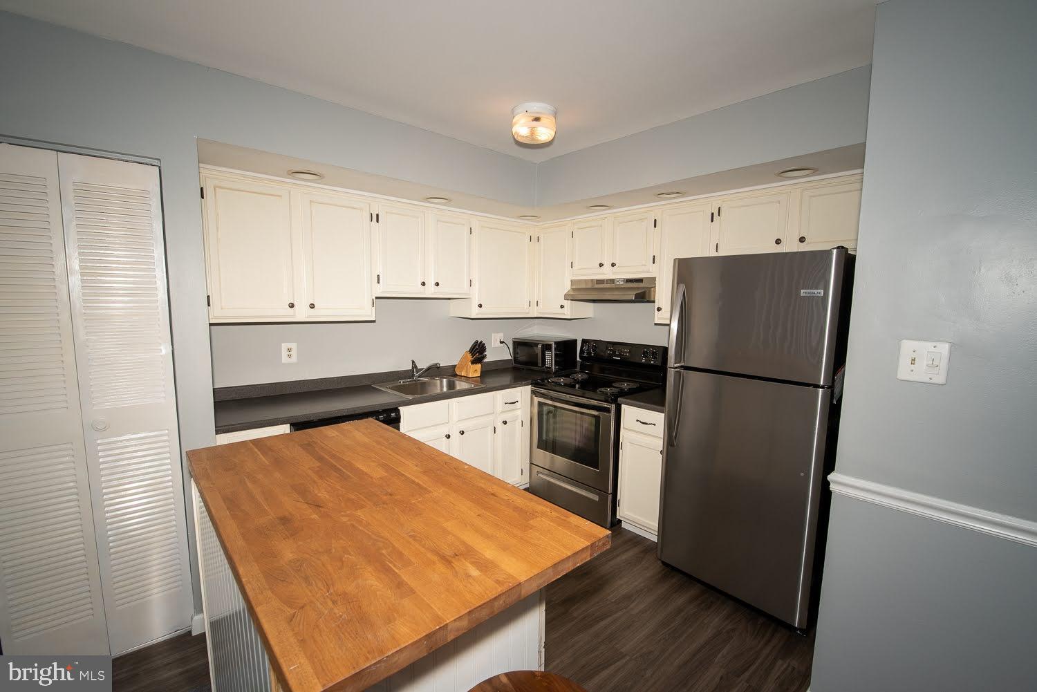 PINES OF LAUREL - Residential