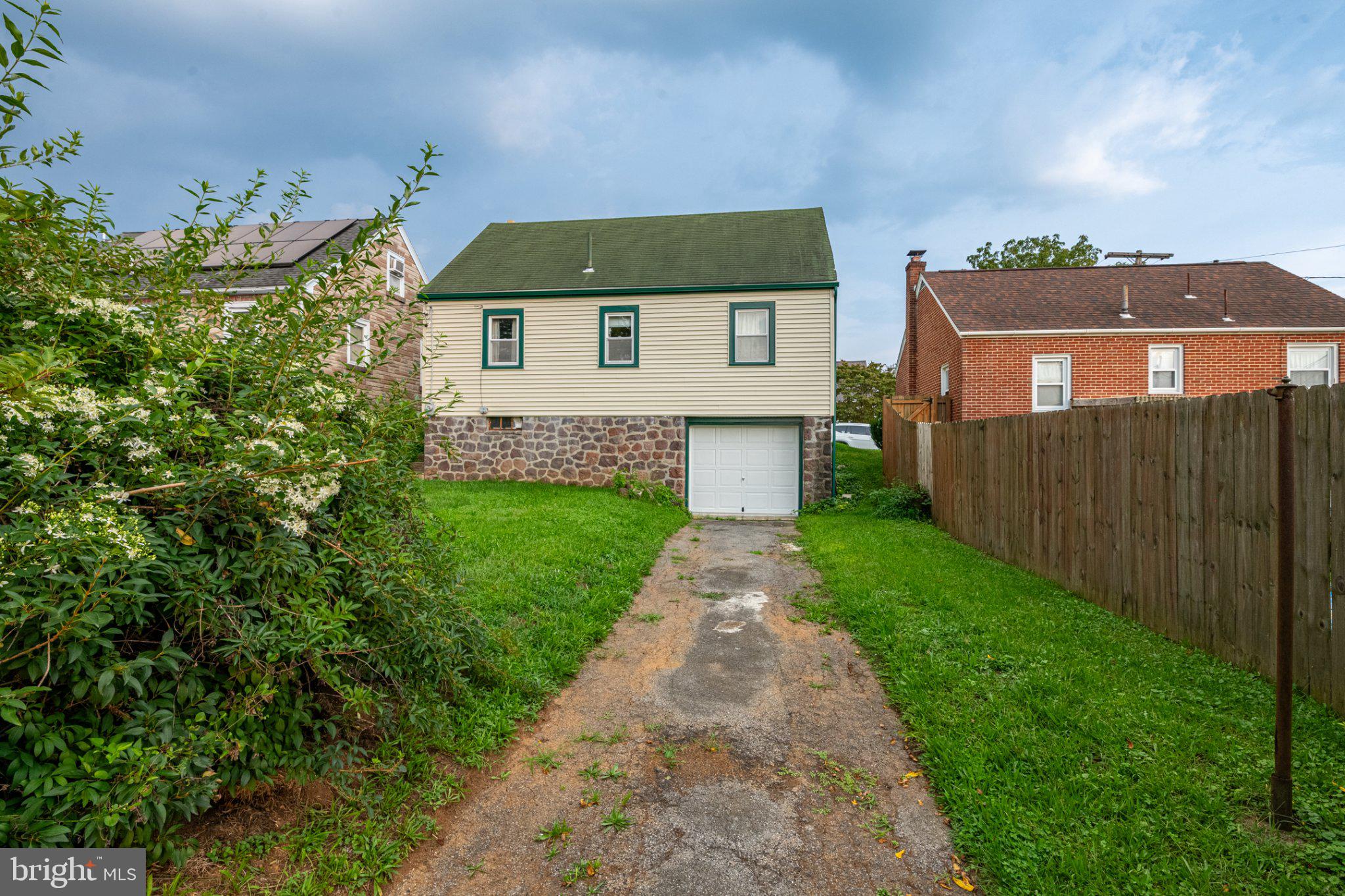 1435 FAYETTE AVENUE