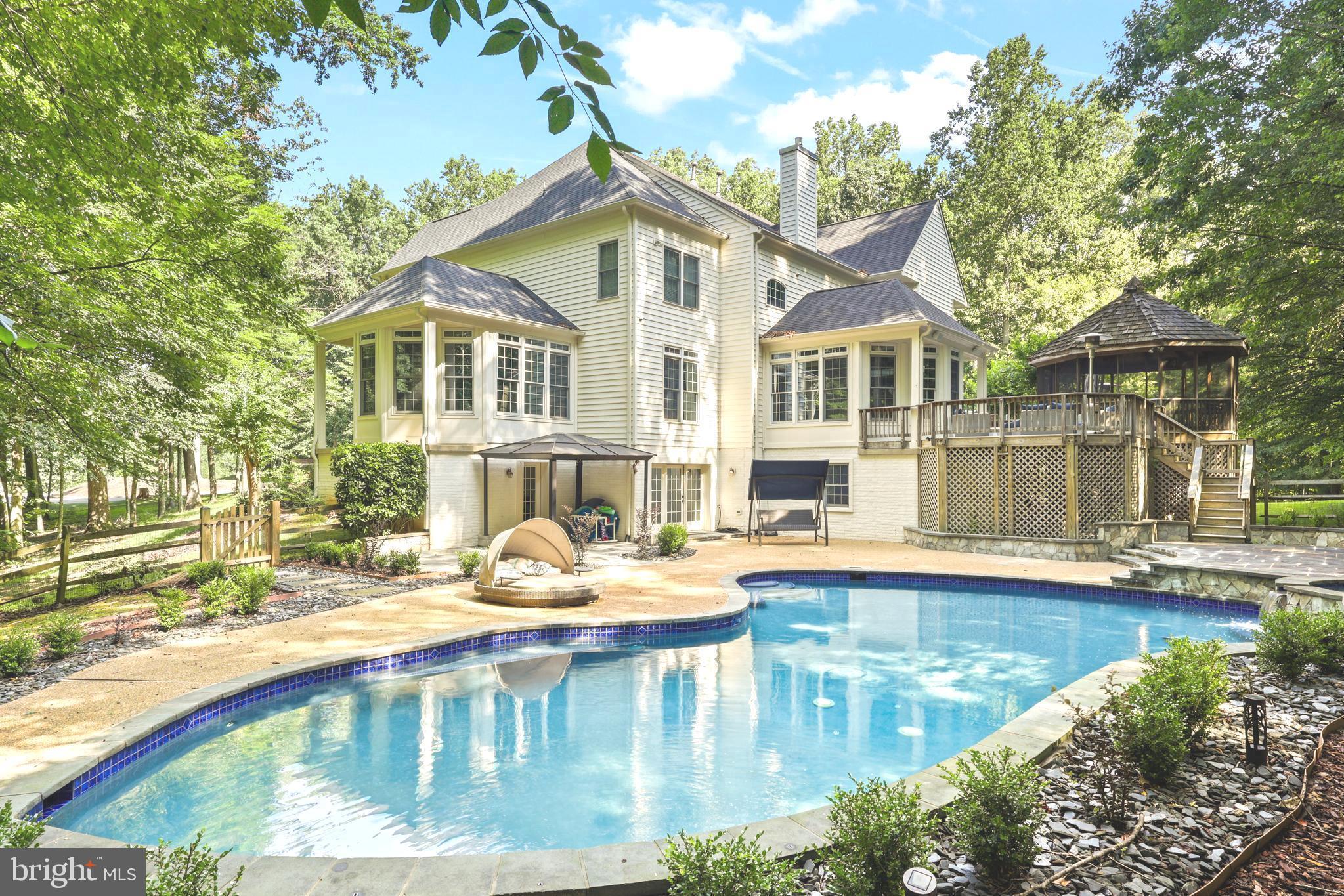 ESTATES AT ROSELAND - Residential