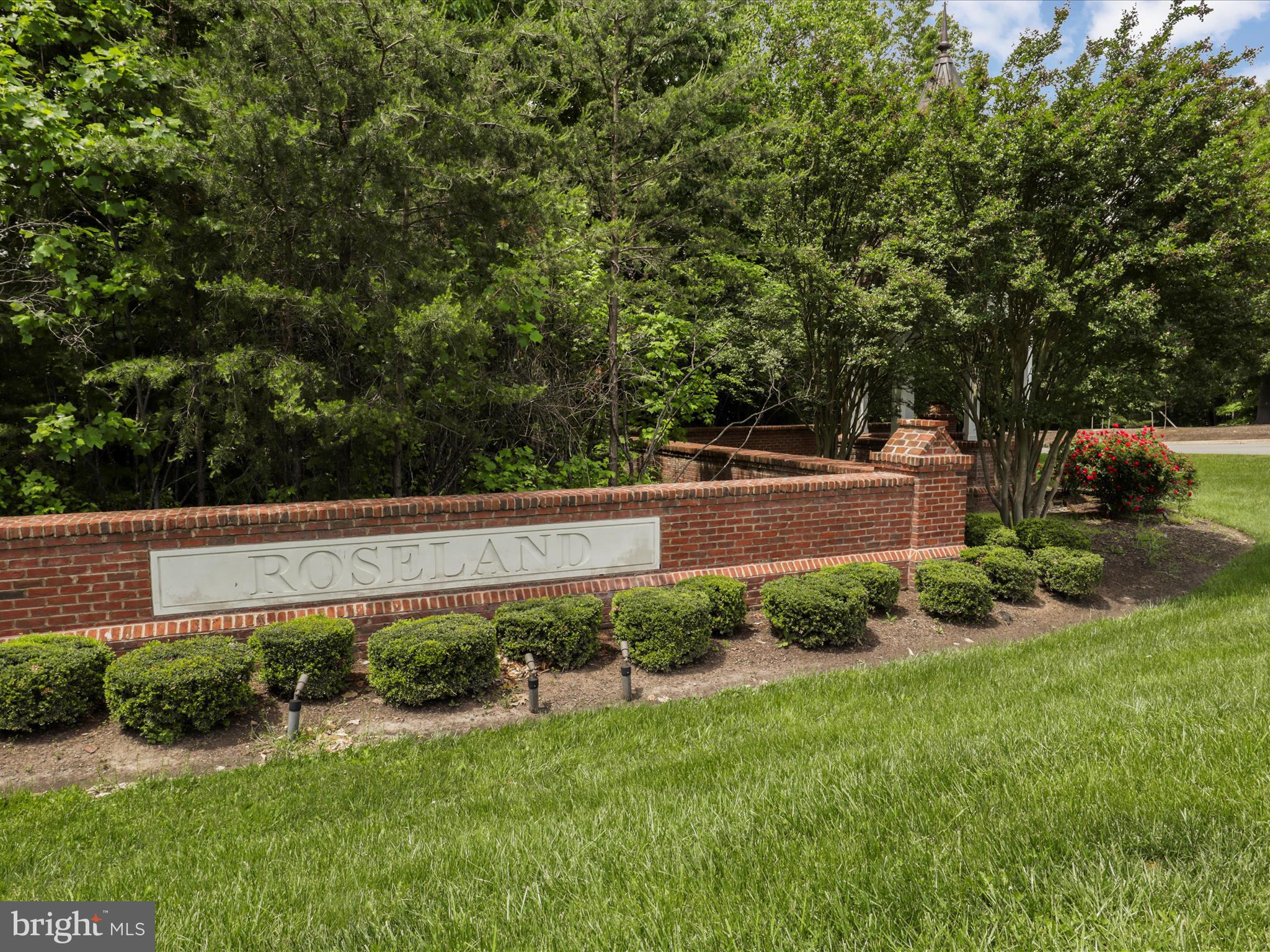 ESTATES AT ROSELAND - Residential