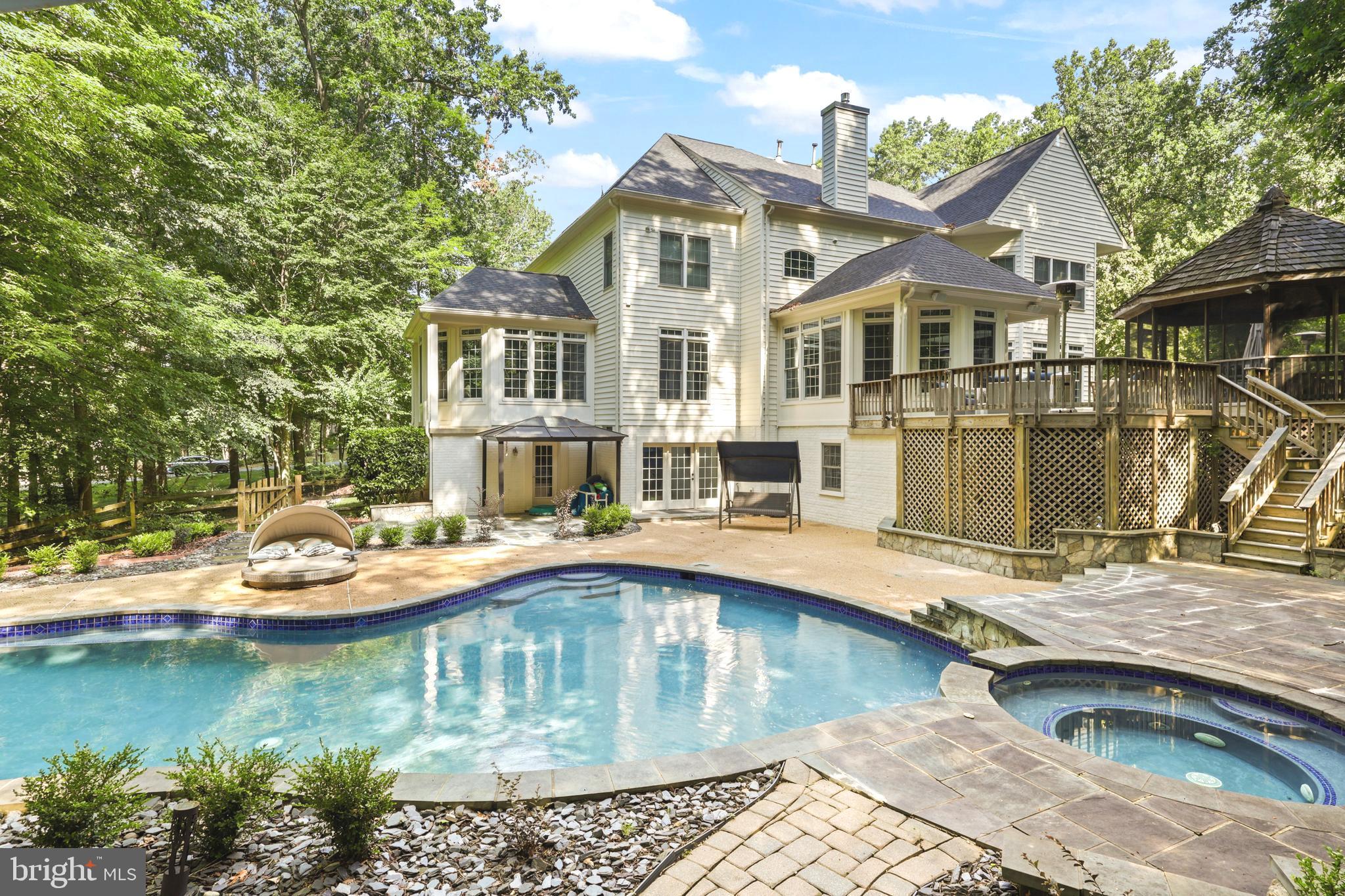 ESTATES AT ROSELAND - Residential