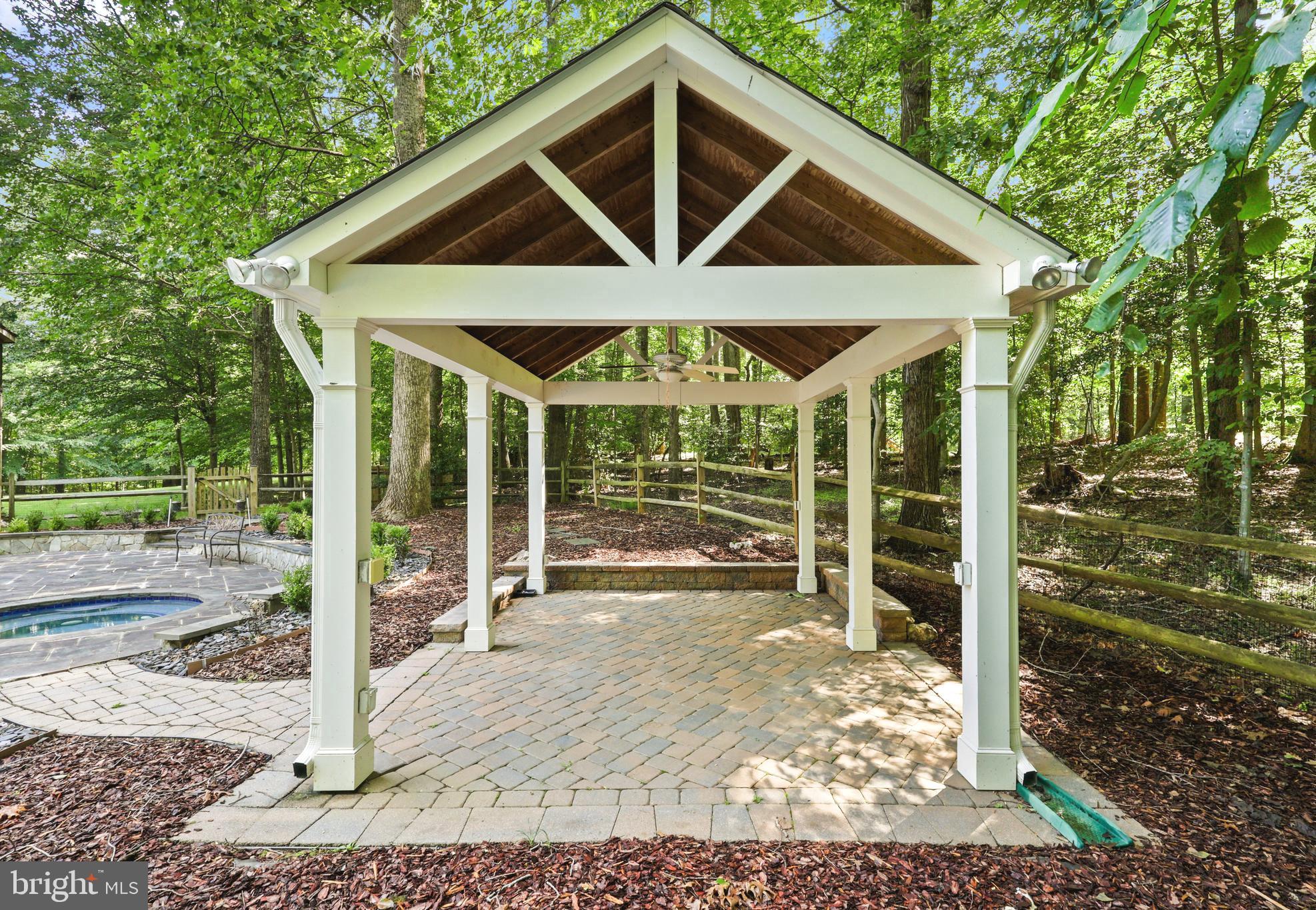 ESTATES AT ROSELAND - Residential