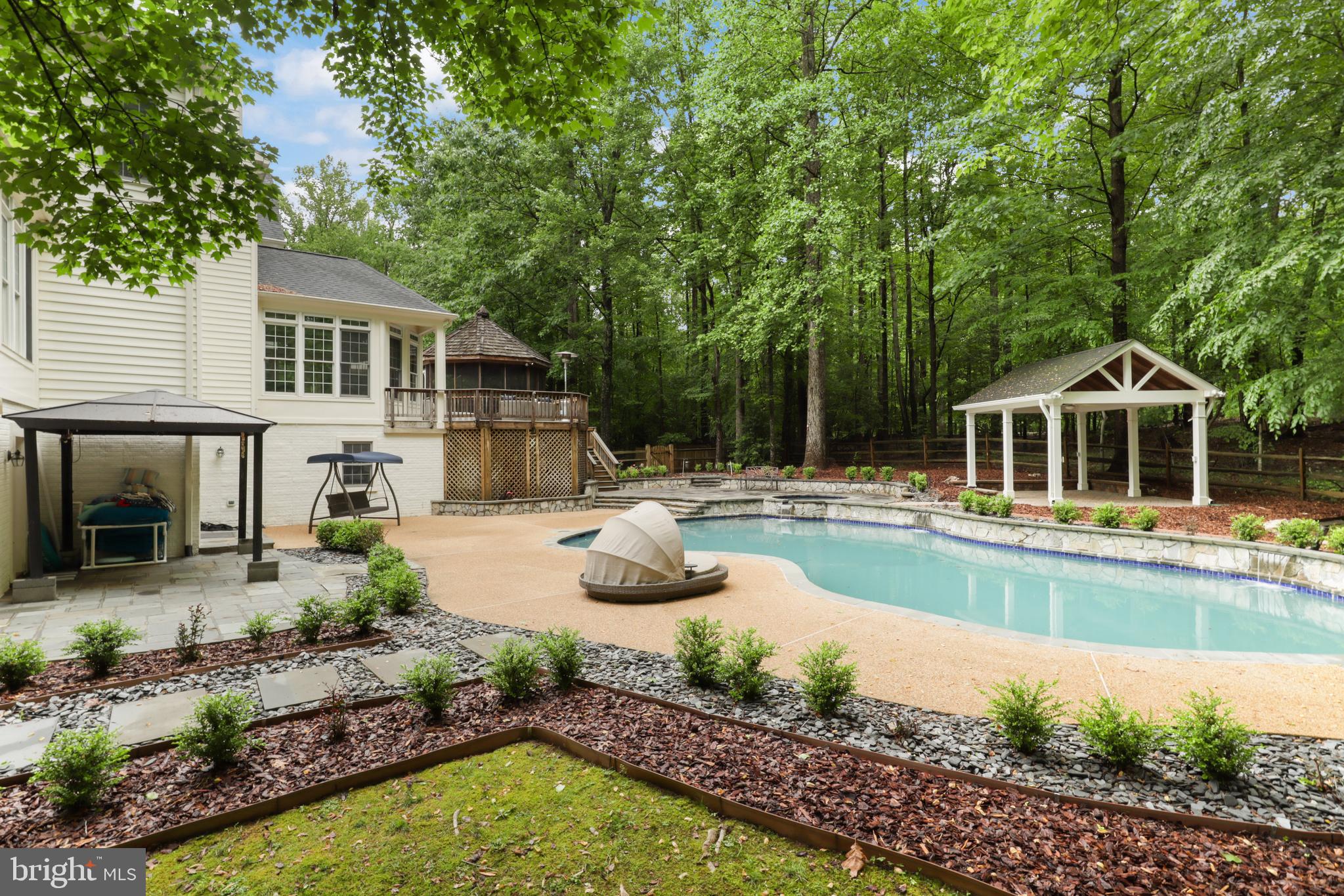 ESTATES AT ROSELAND - Residential