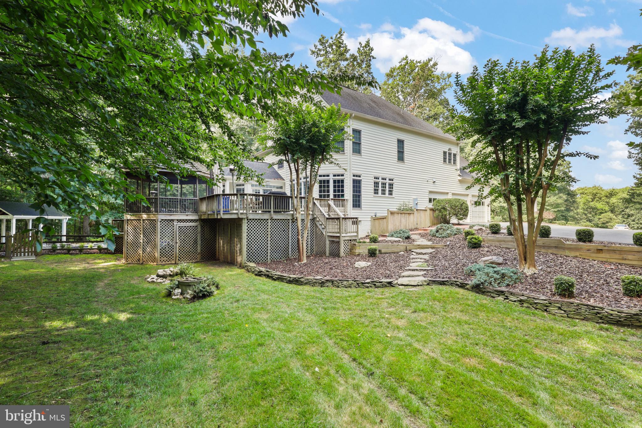 ESTATES AT ROSELAND - Residential