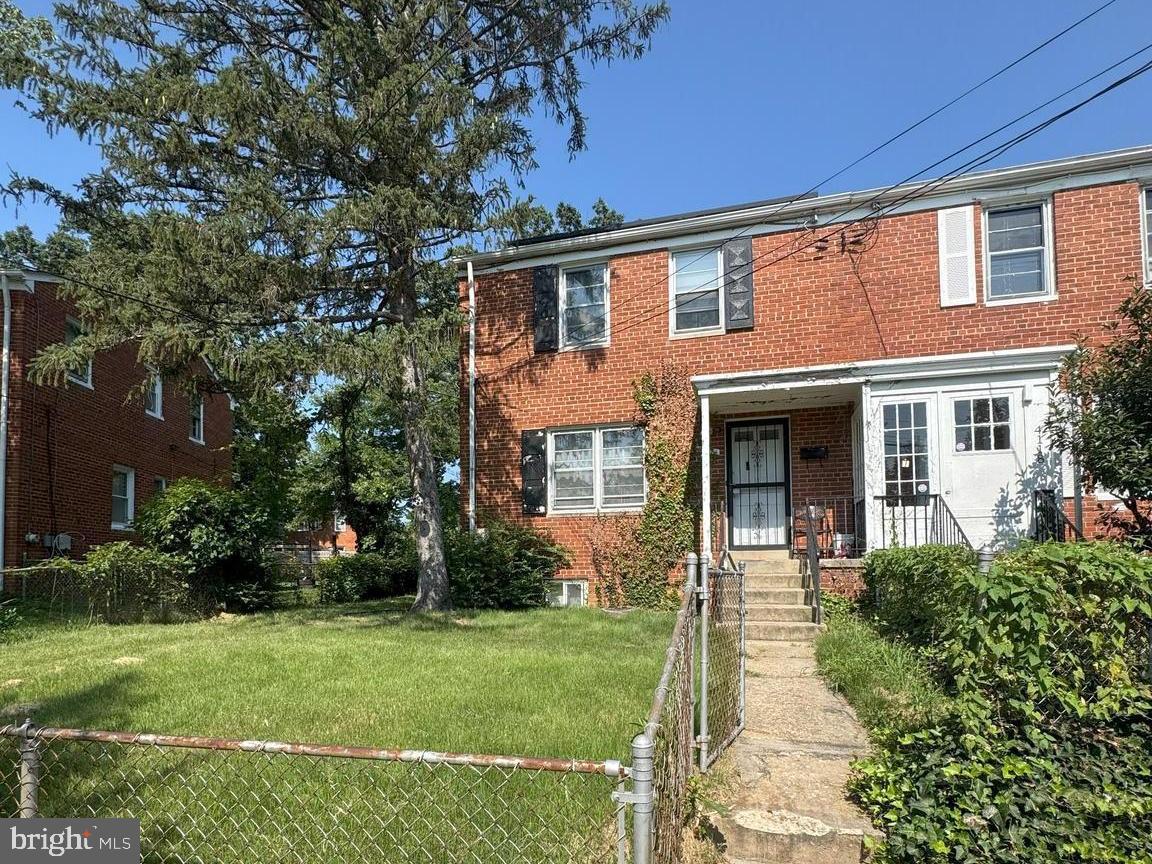 Fantastic investment opportunity in Hillcrest Heights! This 3-bedroom, 1.5-bath semi-detached home offers incredible potential with a walkout basement ready to finish, central HVAC already installed, and a spacious backyard perfect for entertaining or future expansion.
Located on a quiet street yet minutes from shopping, dining, Metro, major highways, and DC, this property sits in a highly desirable and commuter-friendly location.
With strong demand for renovated homes in Hillcrest Heights, this one is ideal for investors looking for their next flip or rental. Solid structure, great layout—just bring your vision and cosmetic updates to make it shine