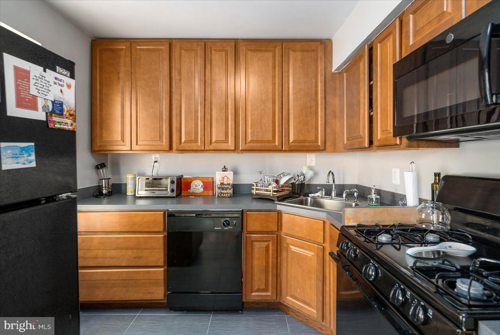 SHADOW OAKS - Residential