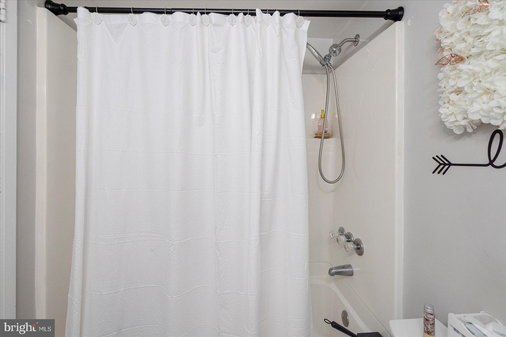 SHADOW OAKS - Residential