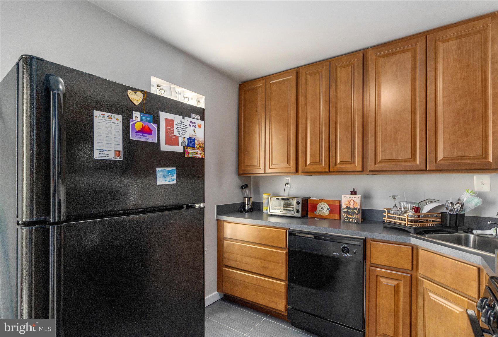 SHADOW OAKS - Residential