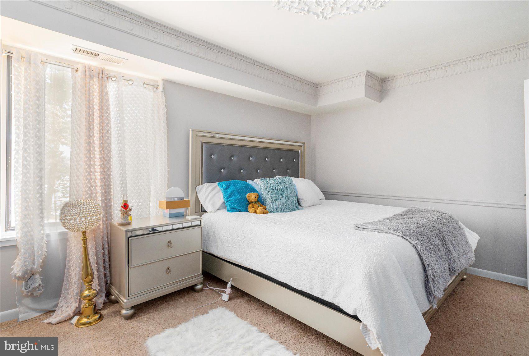 SHADOW OAKS - Residential