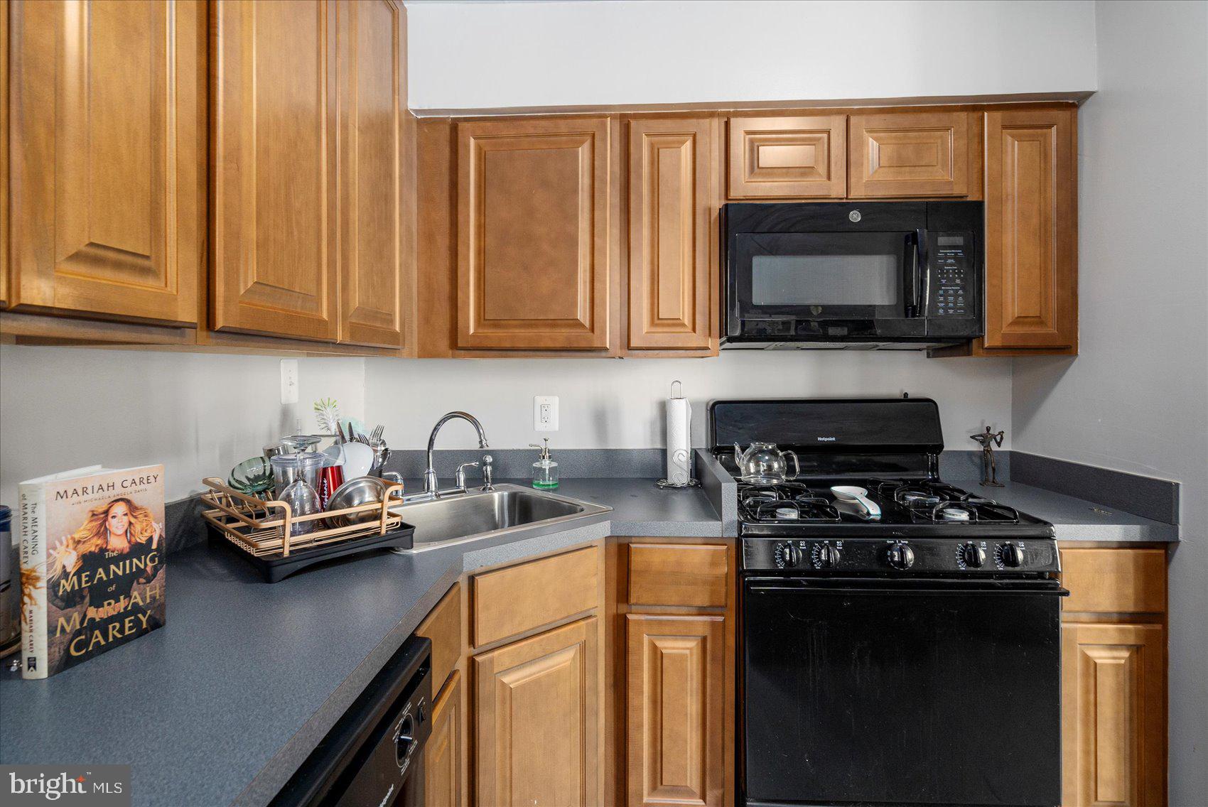 SHADOW OAKS - Residential