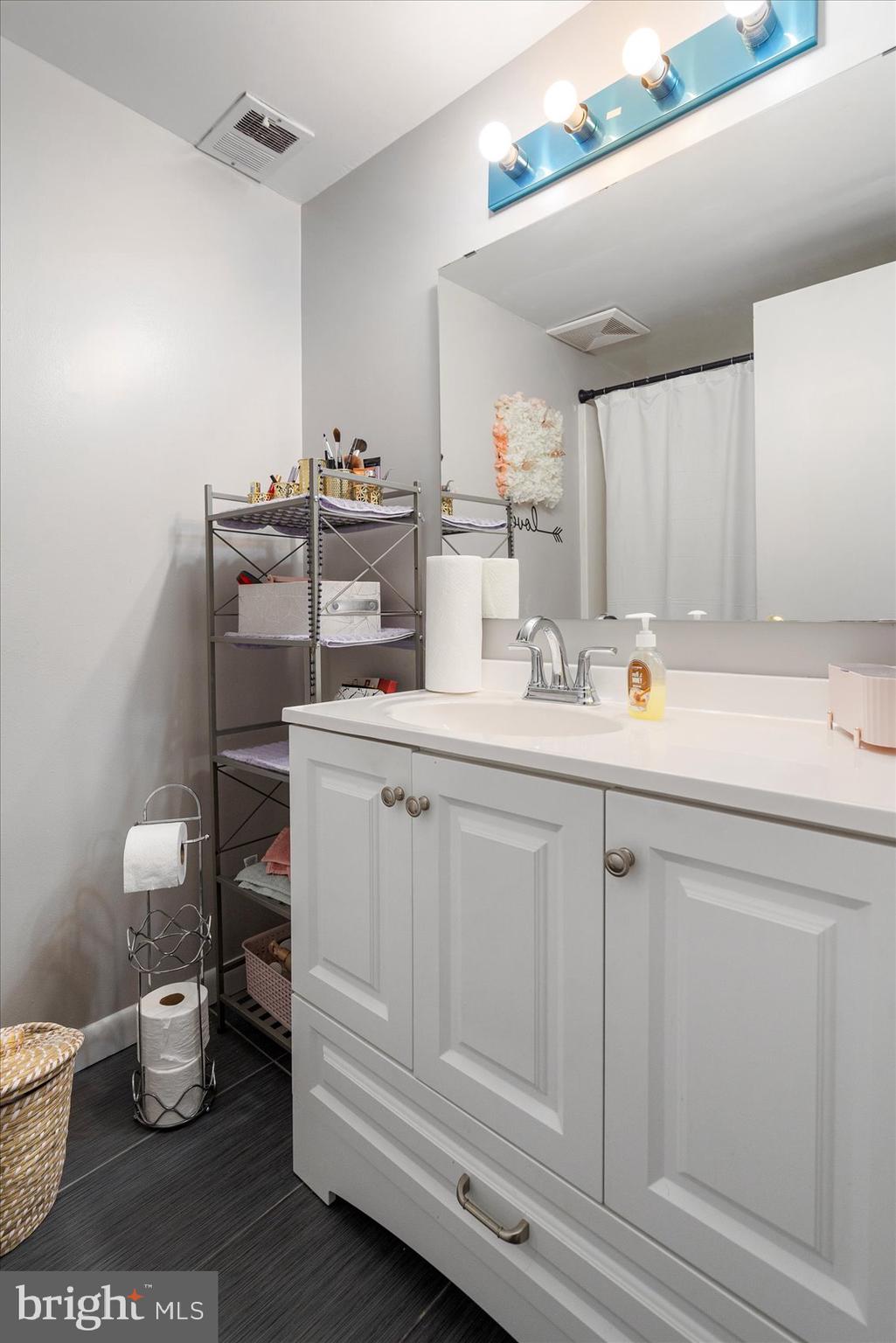 SHADOW OAKS - Residential