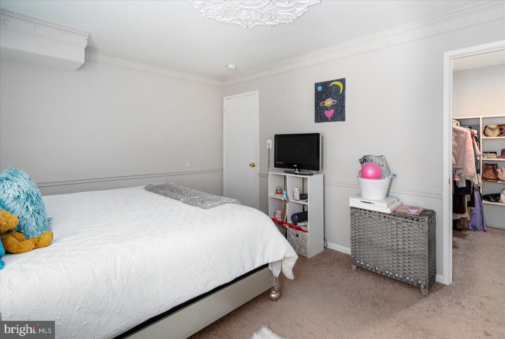 SHADOW OAKS - Residential