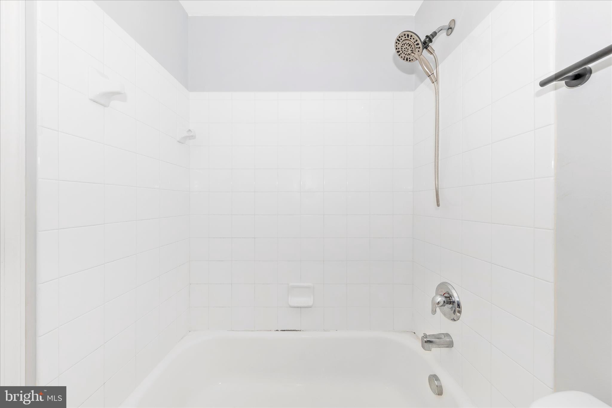 TWIN ARCH CROSSING - Residential Lease