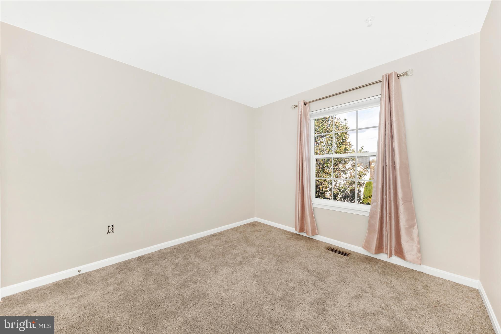 TWIN ARCH CROSSING - Residential Lease