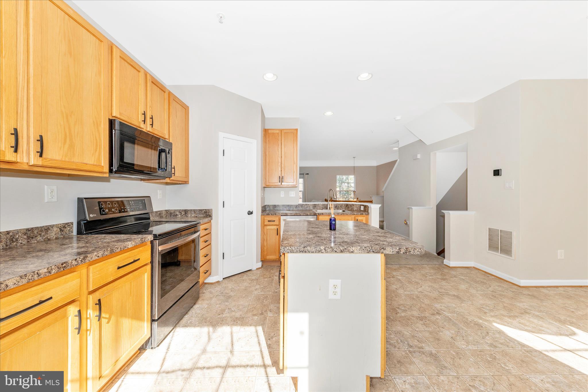 TWIN ARCH CROSSING - Residential Lease