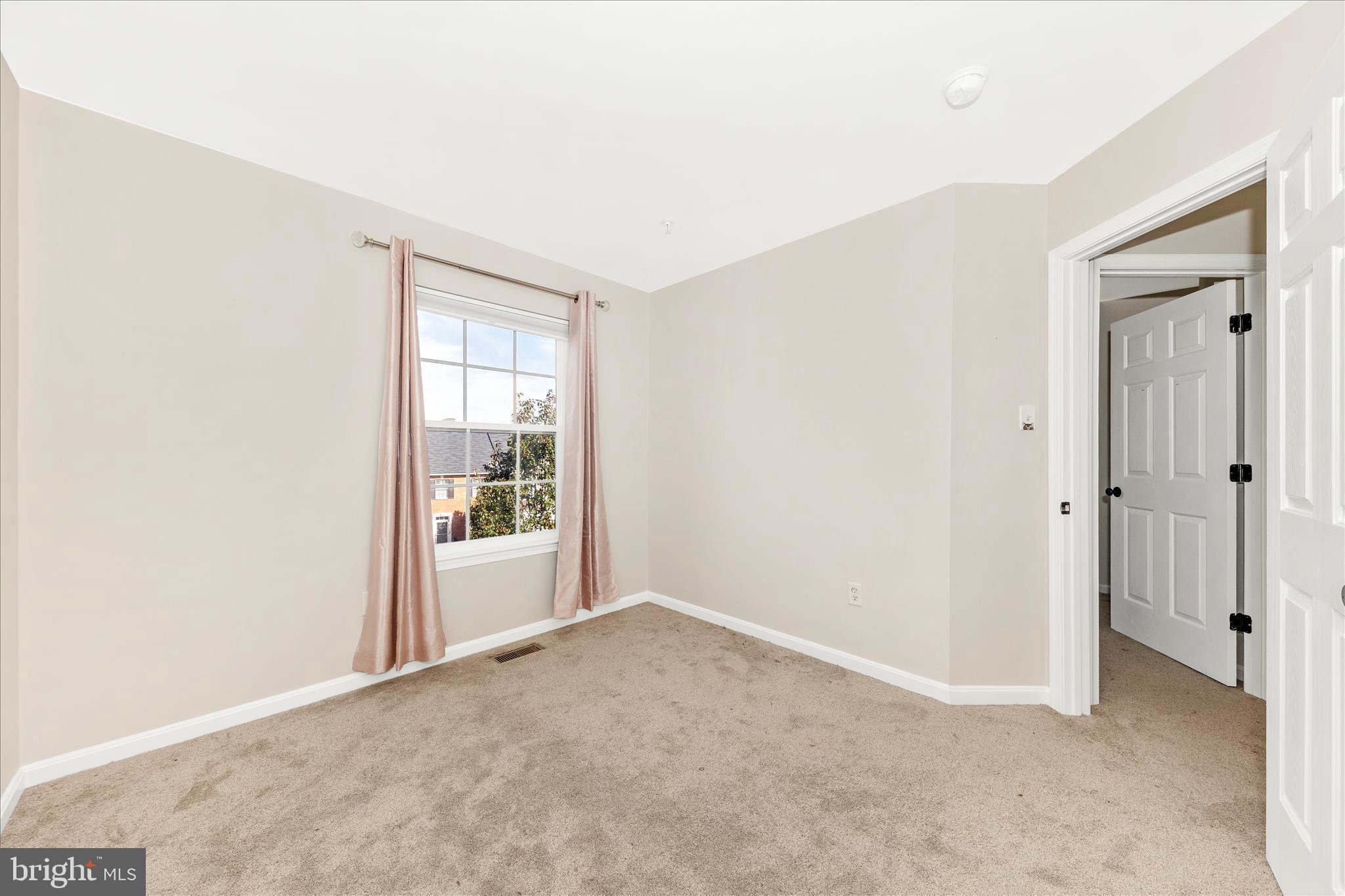 TWIN ARCH CROSSING - Residential Lease