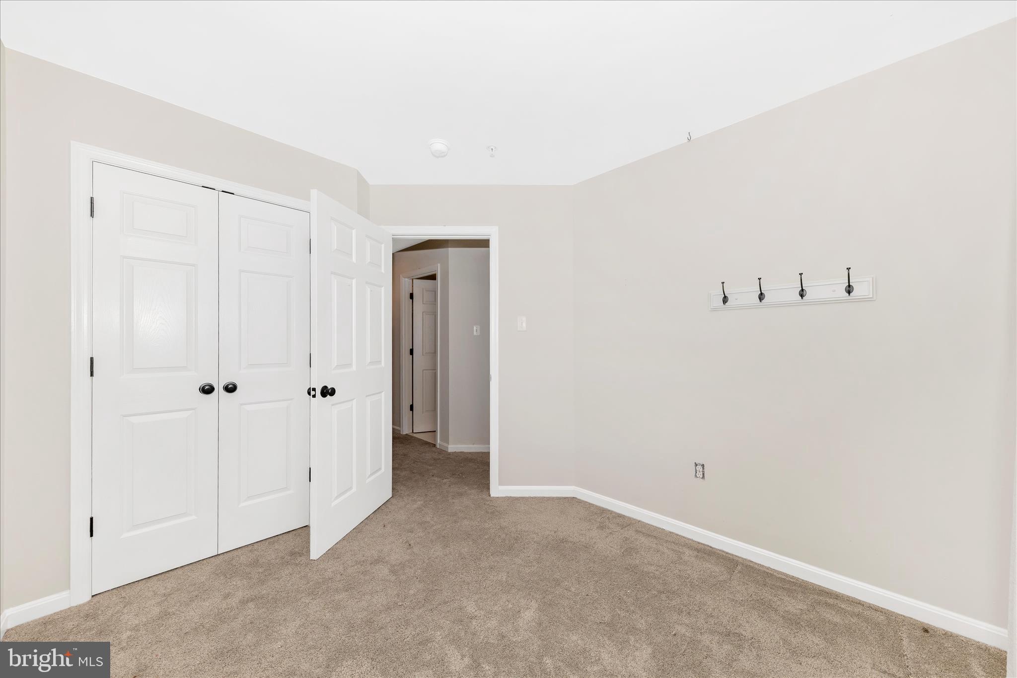 TWIN ARCH CROSSING - Residential Lease