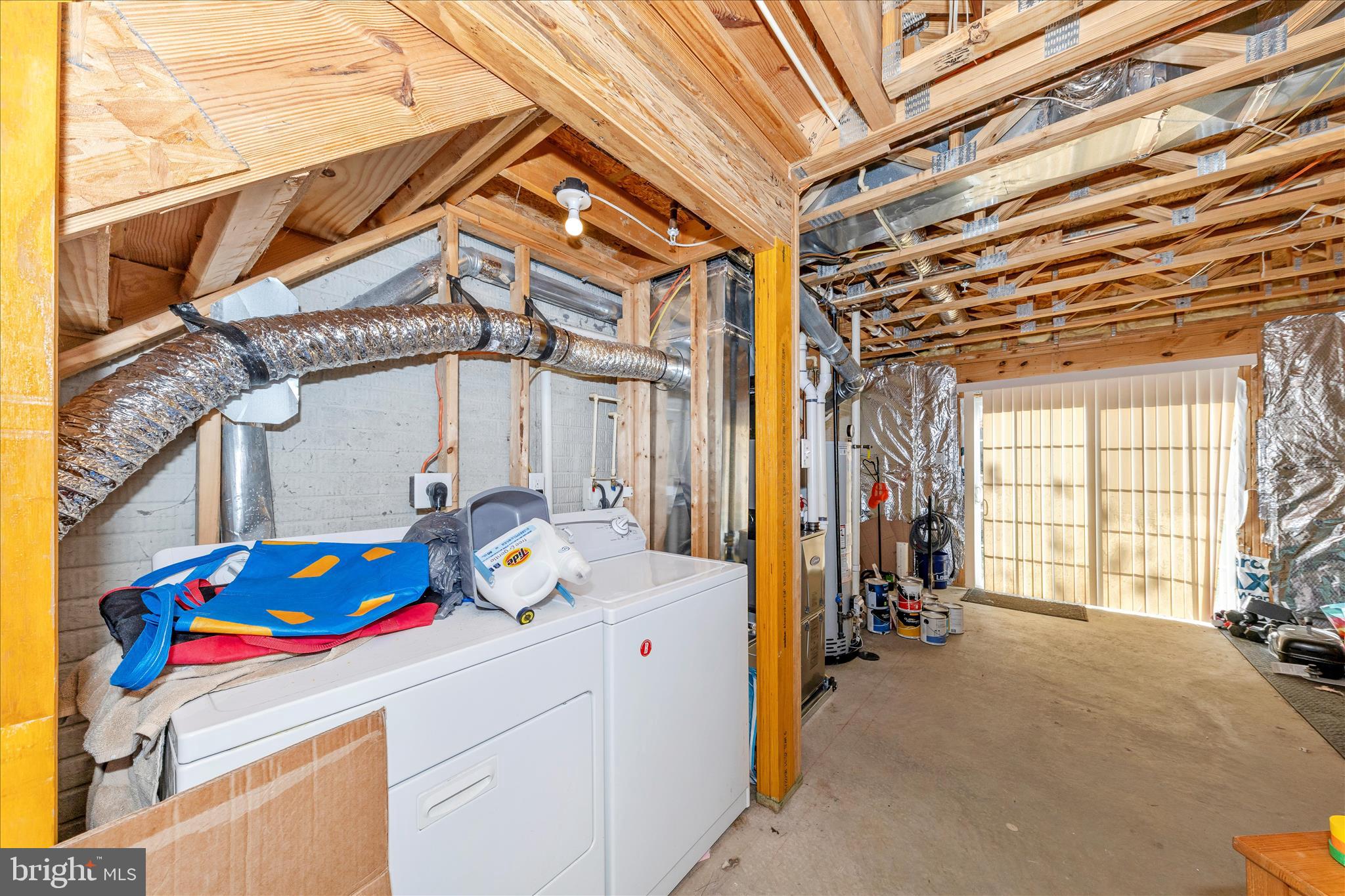 TWIN ARCH CROSSING - Residential Lease