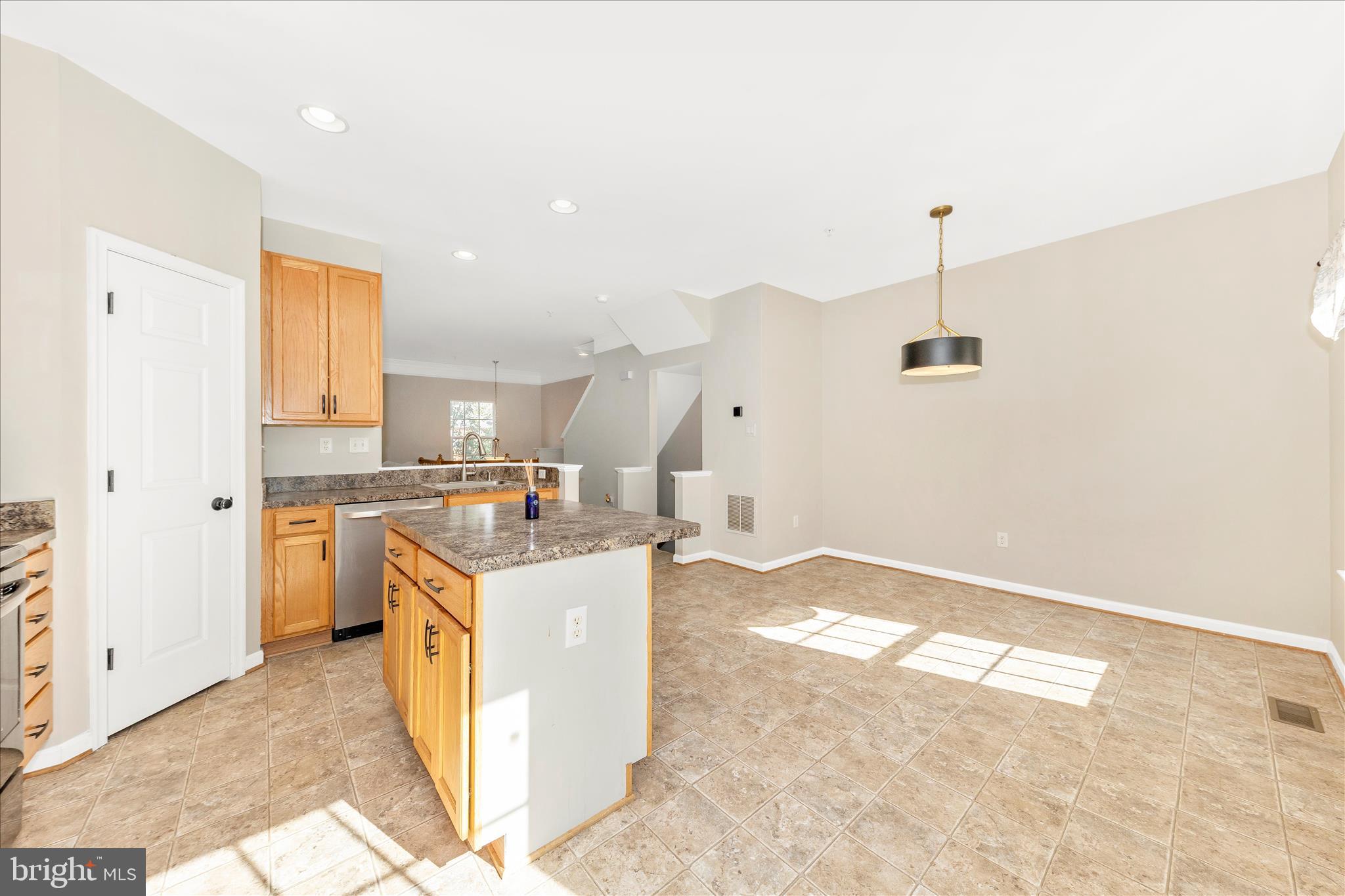 TWIN ARCH CROSSING - Residential Lease