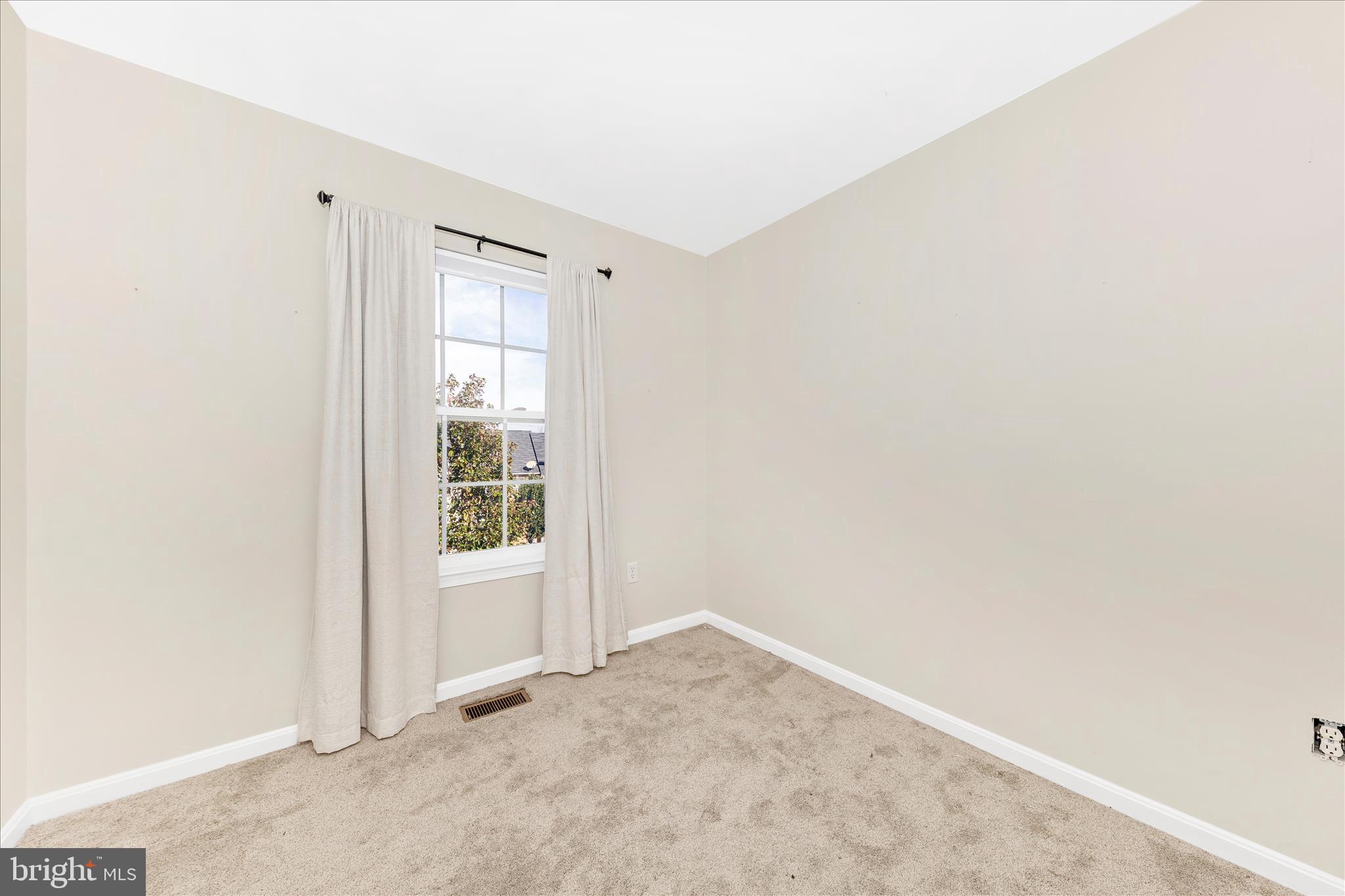 TWIN ARCH CROSSING - Residential Lease