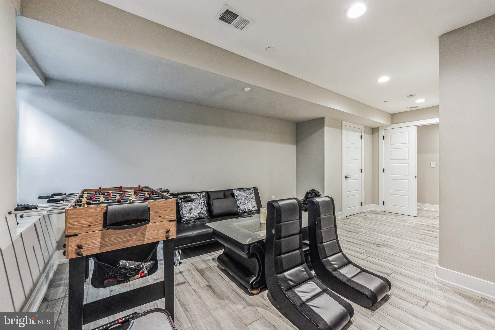 LOWER MOYAMENSING - Residential Lease