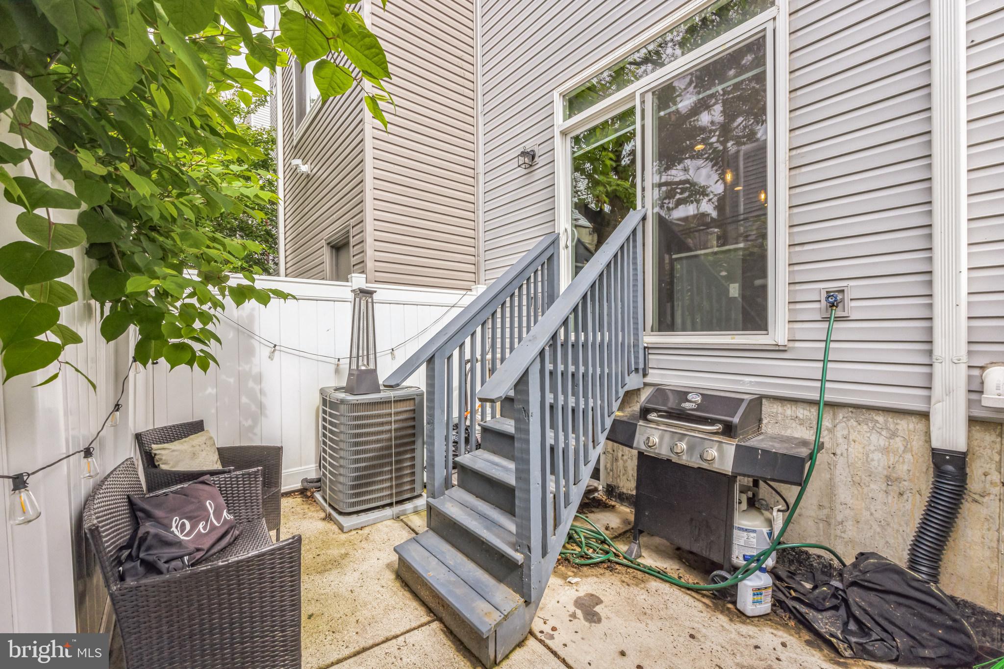 LOWER MOYAMENSING - Residential Lease