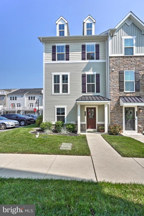 Townhouse For Sale - 500 Sapphire Drive<br/> MALVERN, PA 19355
