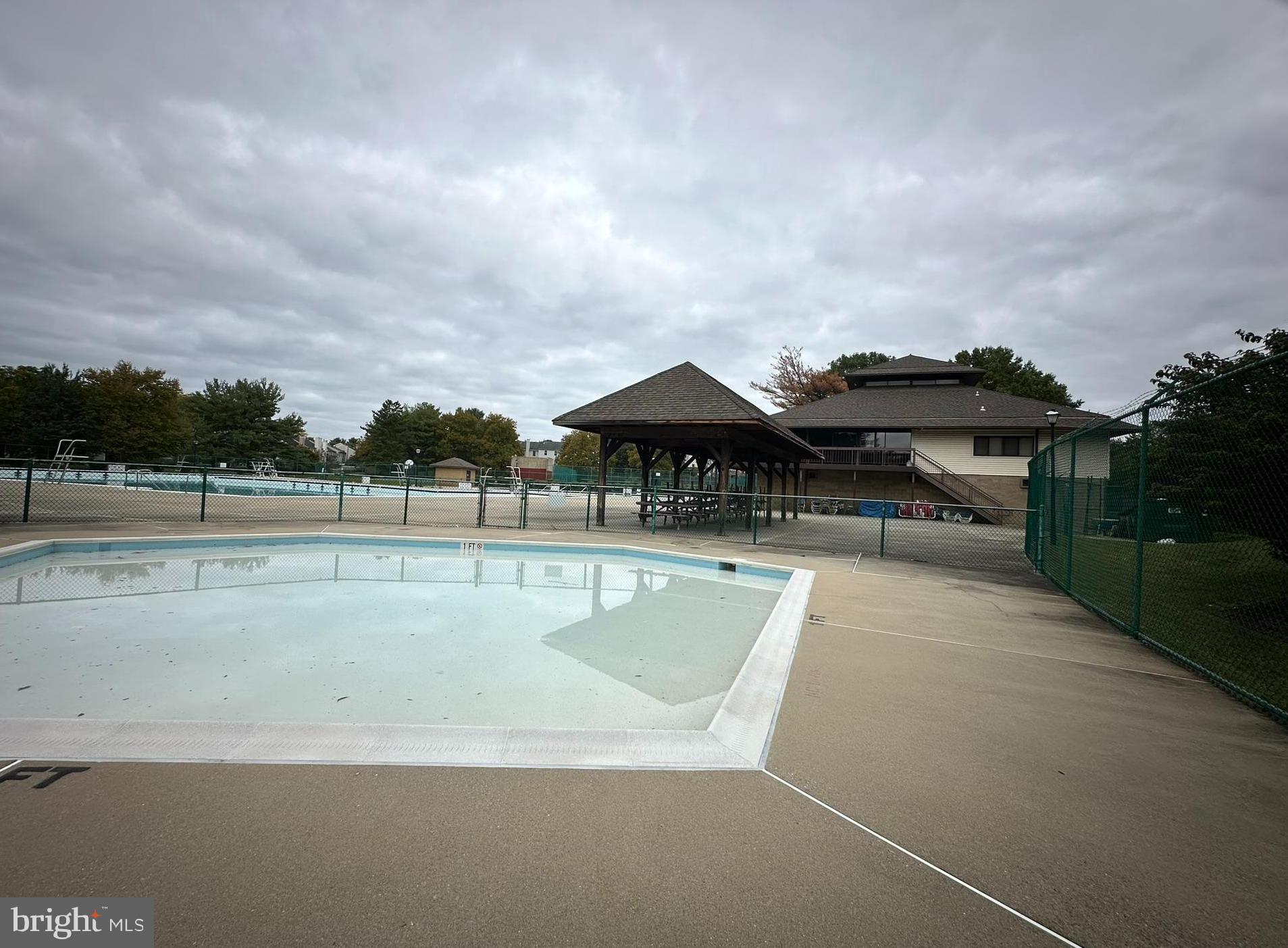 FLOWER HILL - Residential