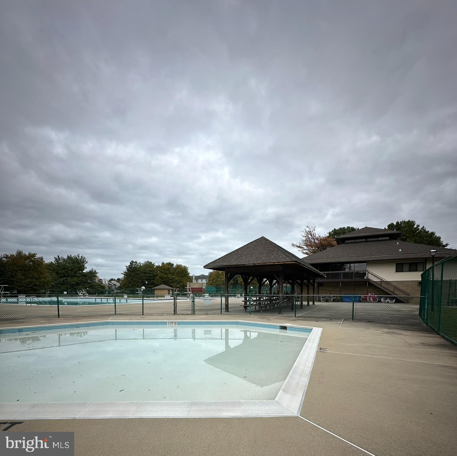 FLOWER HILL - Residential