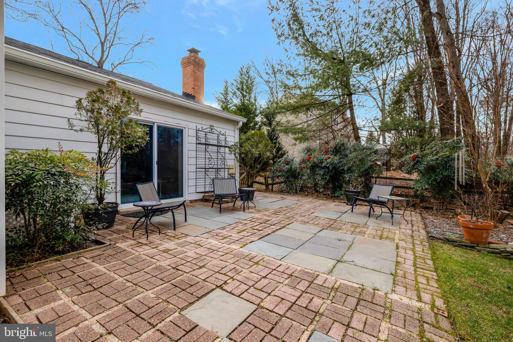 HOLLY KNOLL - Residential