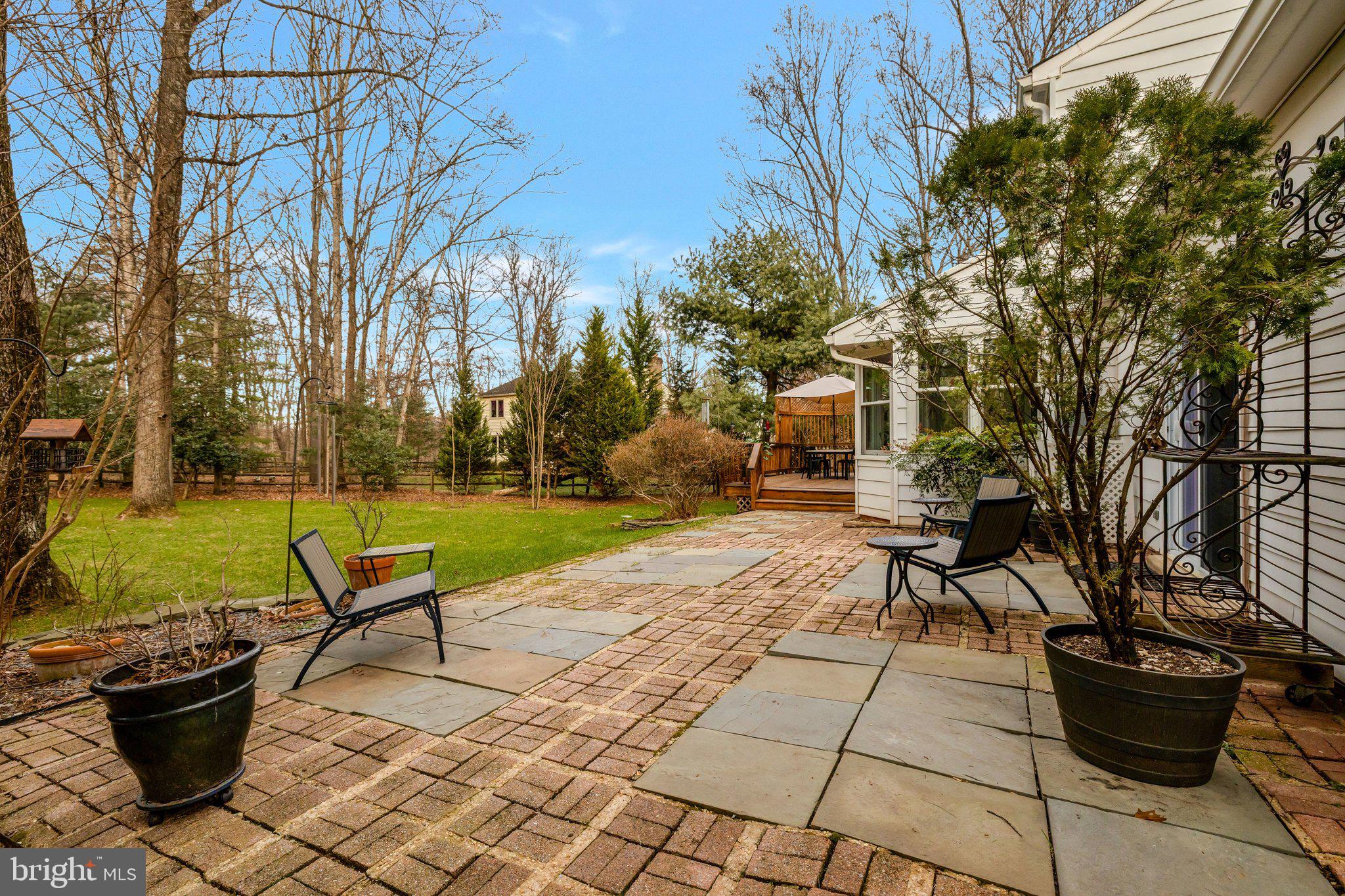 HOLLY KNOLL - Residential