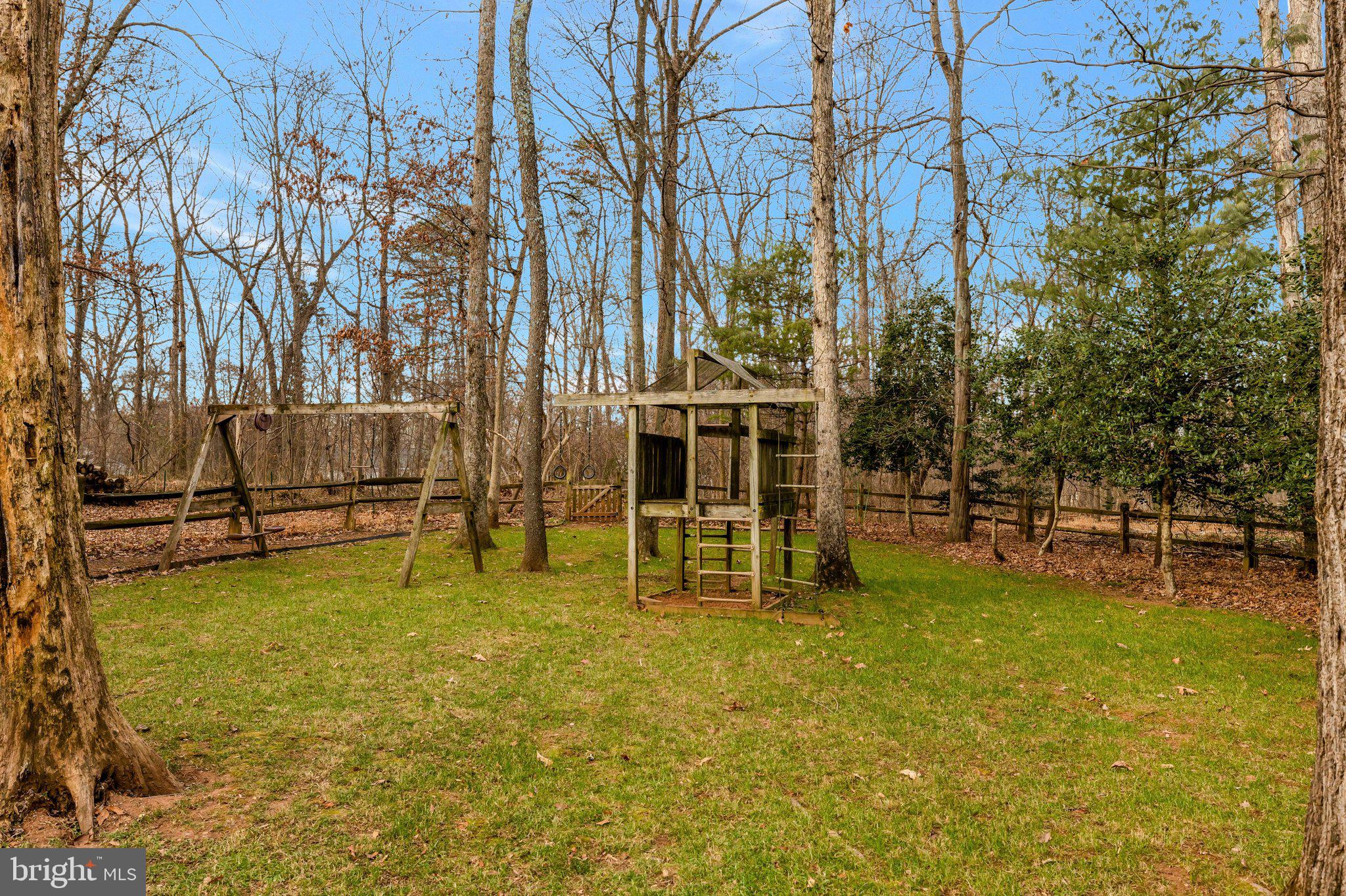 HOLLY KNOLL - Residential