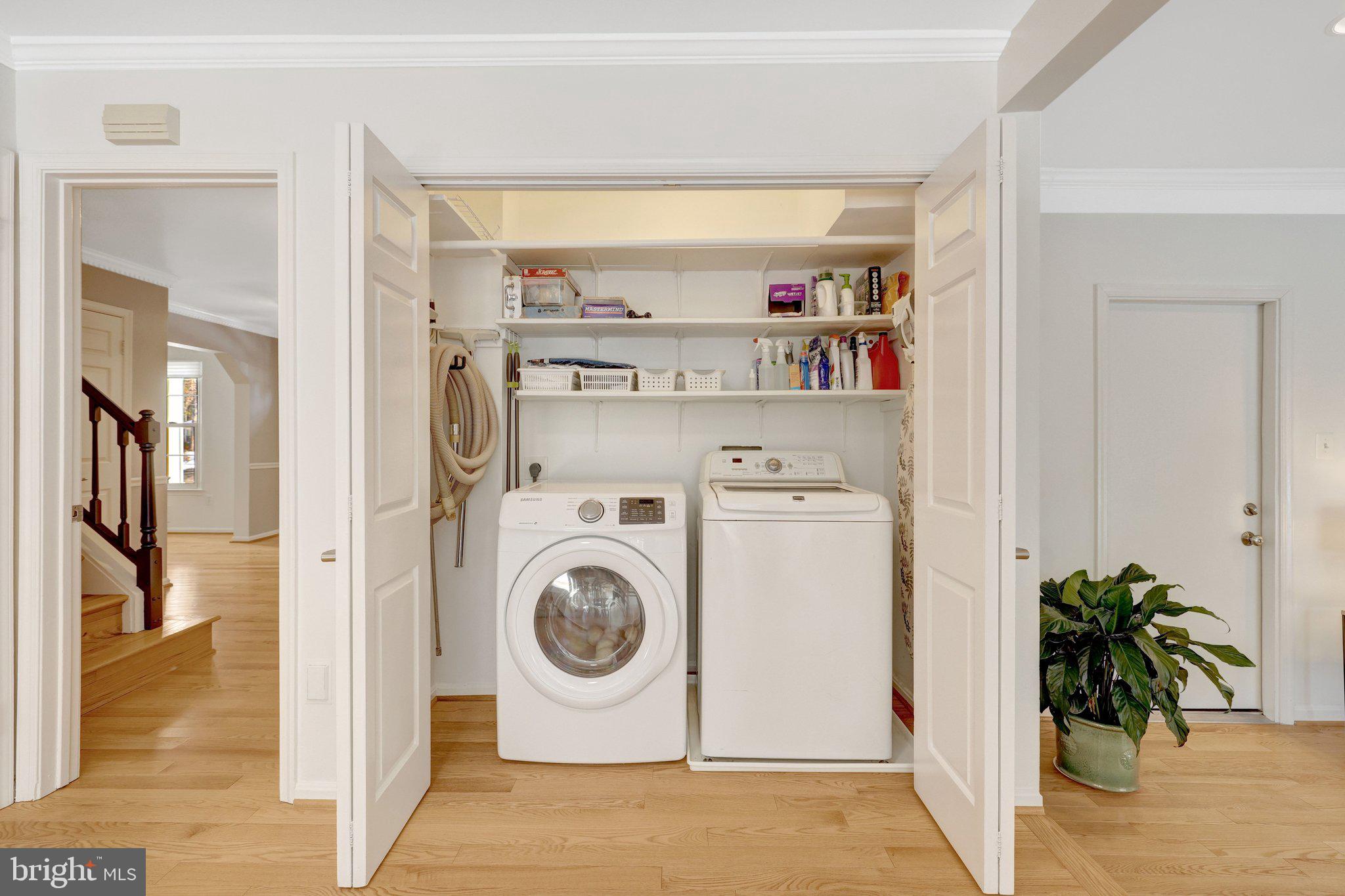 HOLLY KNOLL - Residential