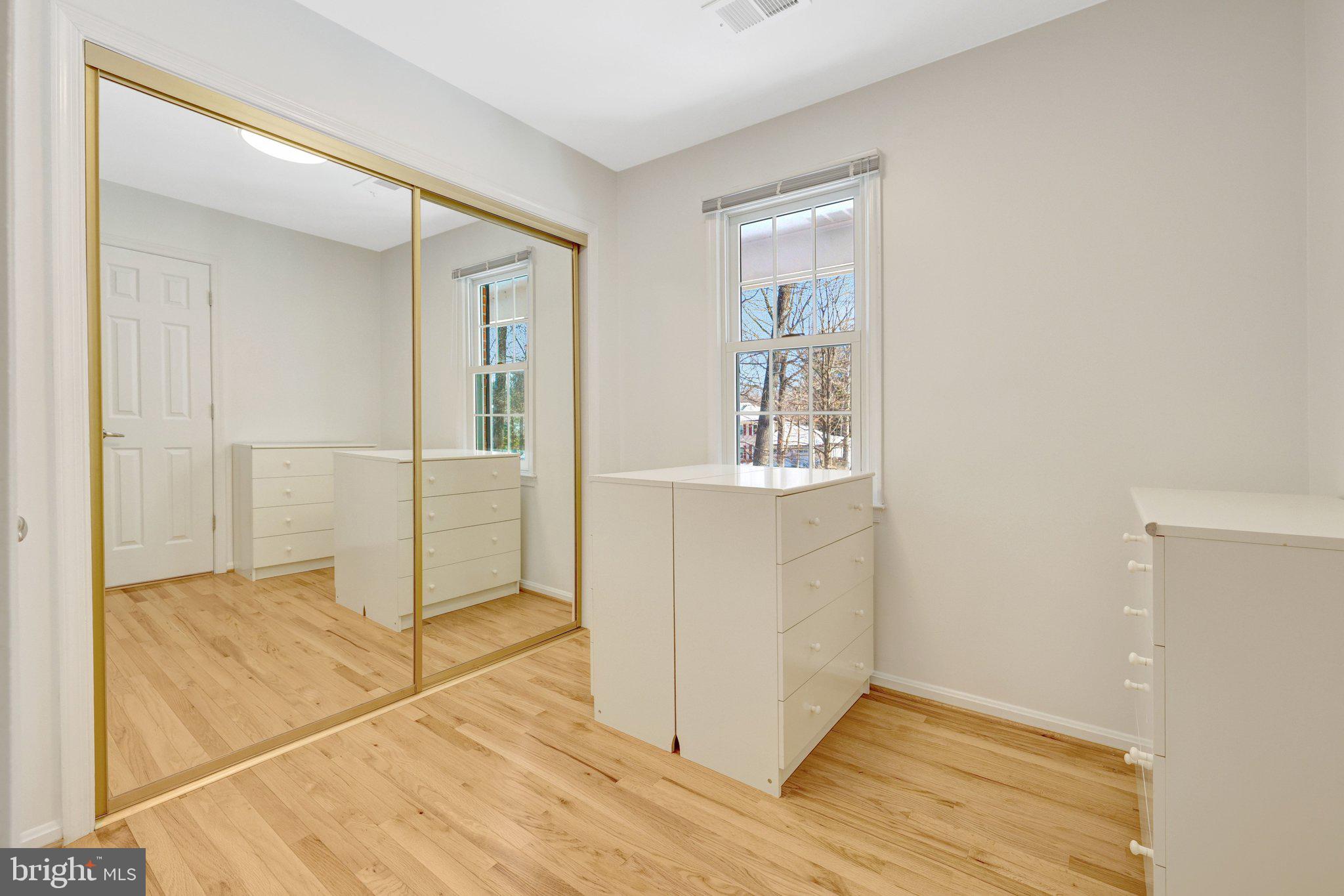 HOLLY KNOLL - Residential