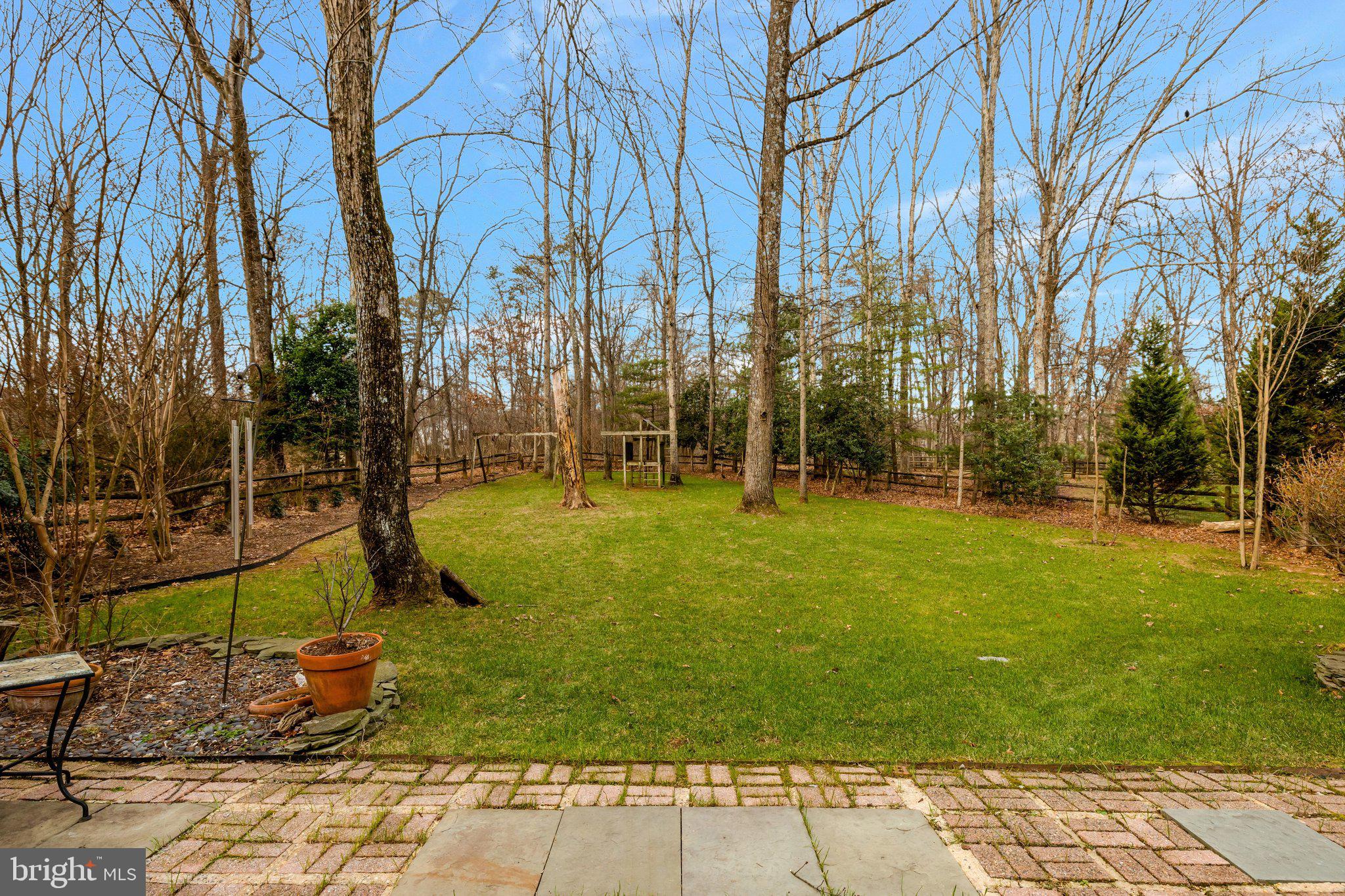 HOLLY KNOLL - Residential