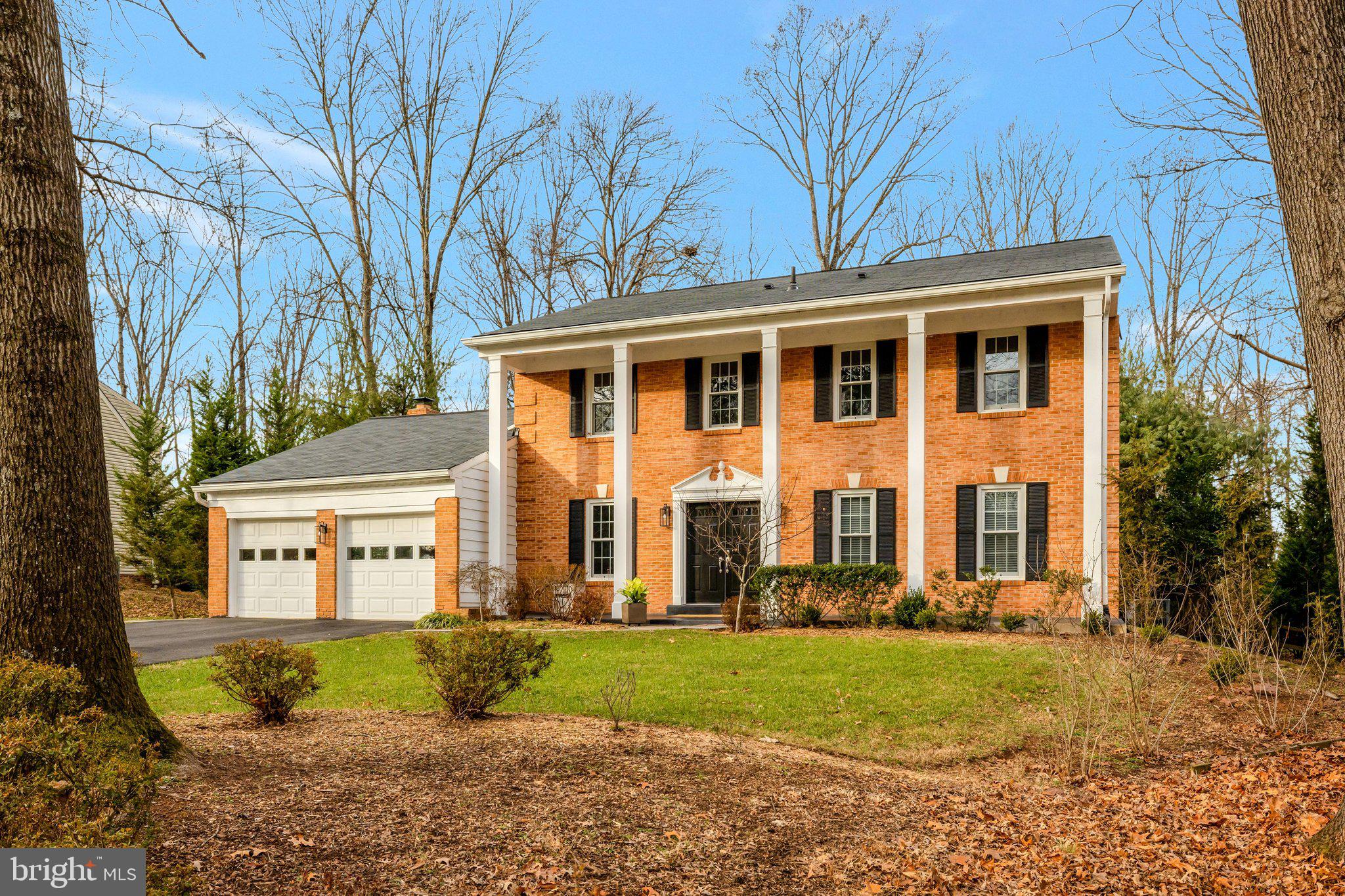 HOLLY KNOLL - Residential