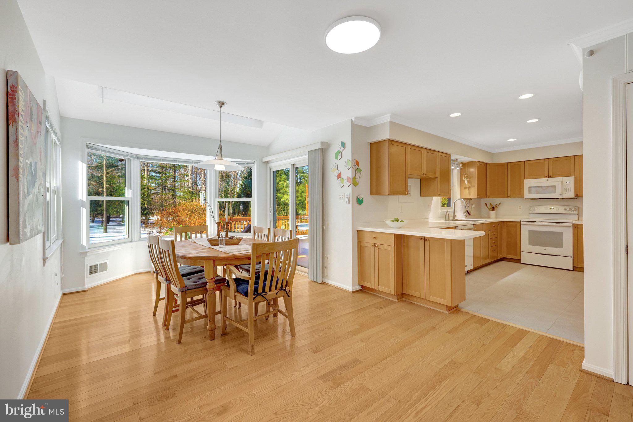 HOLLY KNOLL - Residential