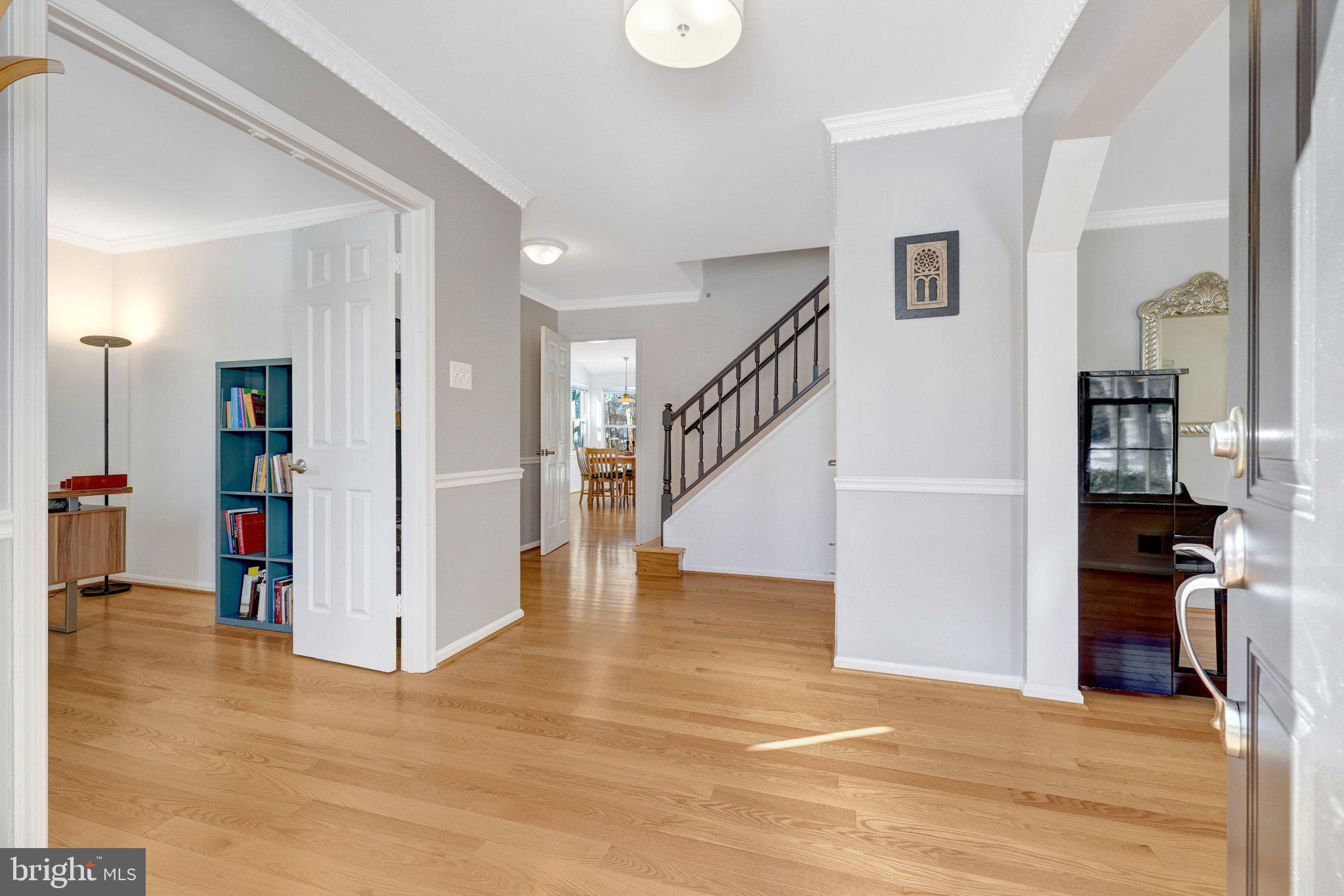 HOLLY KNOLL - Residential