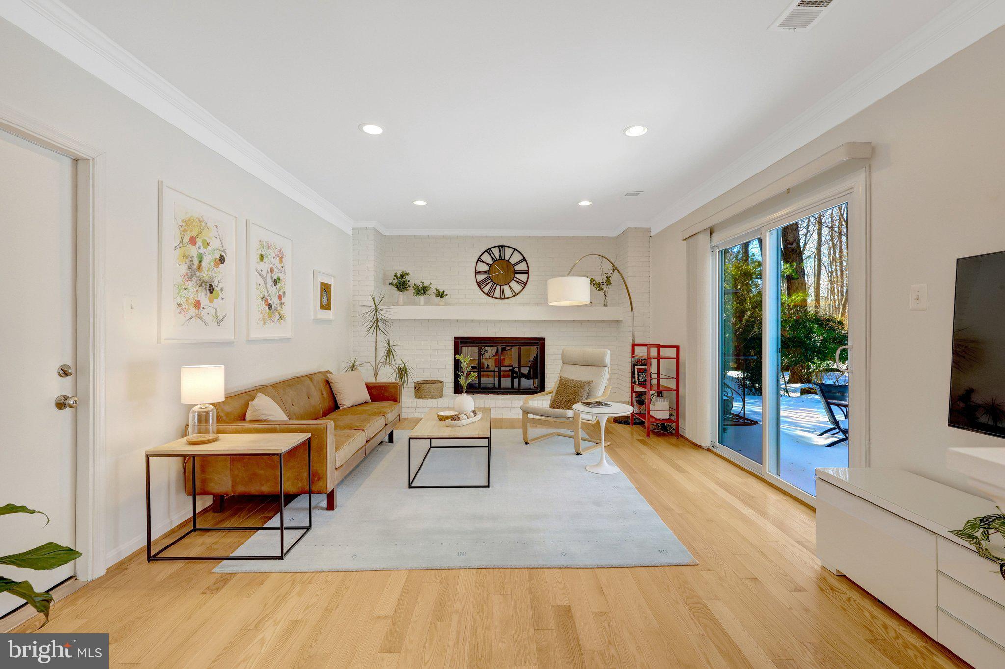 HOLLY KNOLL - Residential