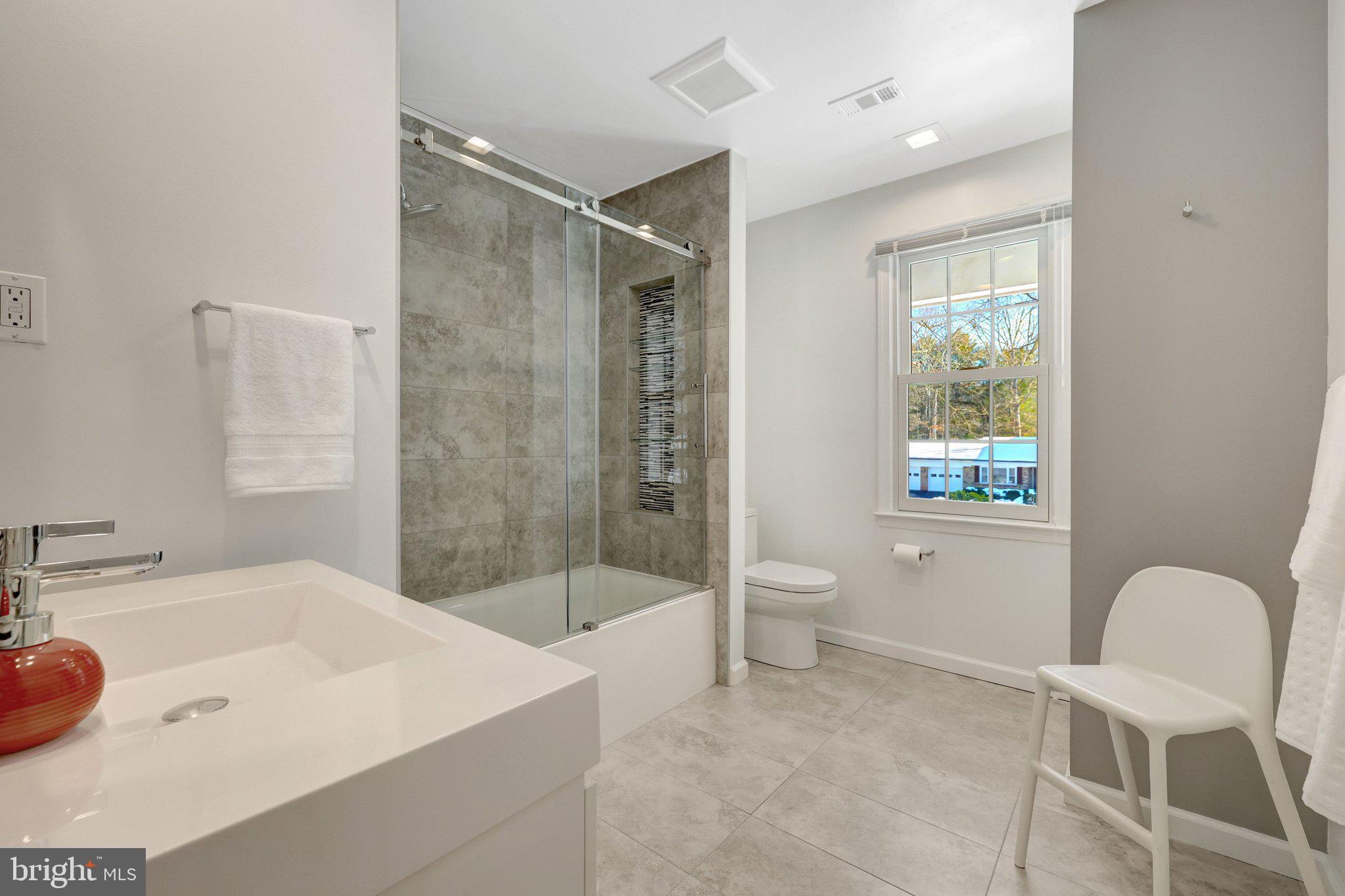 HOLLY KNOLL - Residential