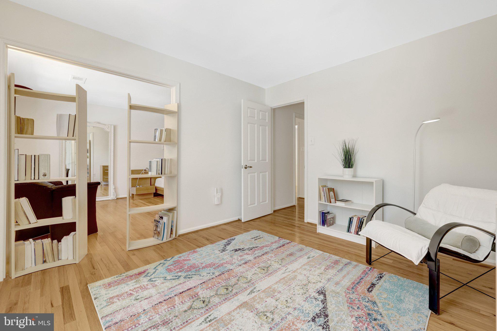 HOLLY KNOLL - Residential