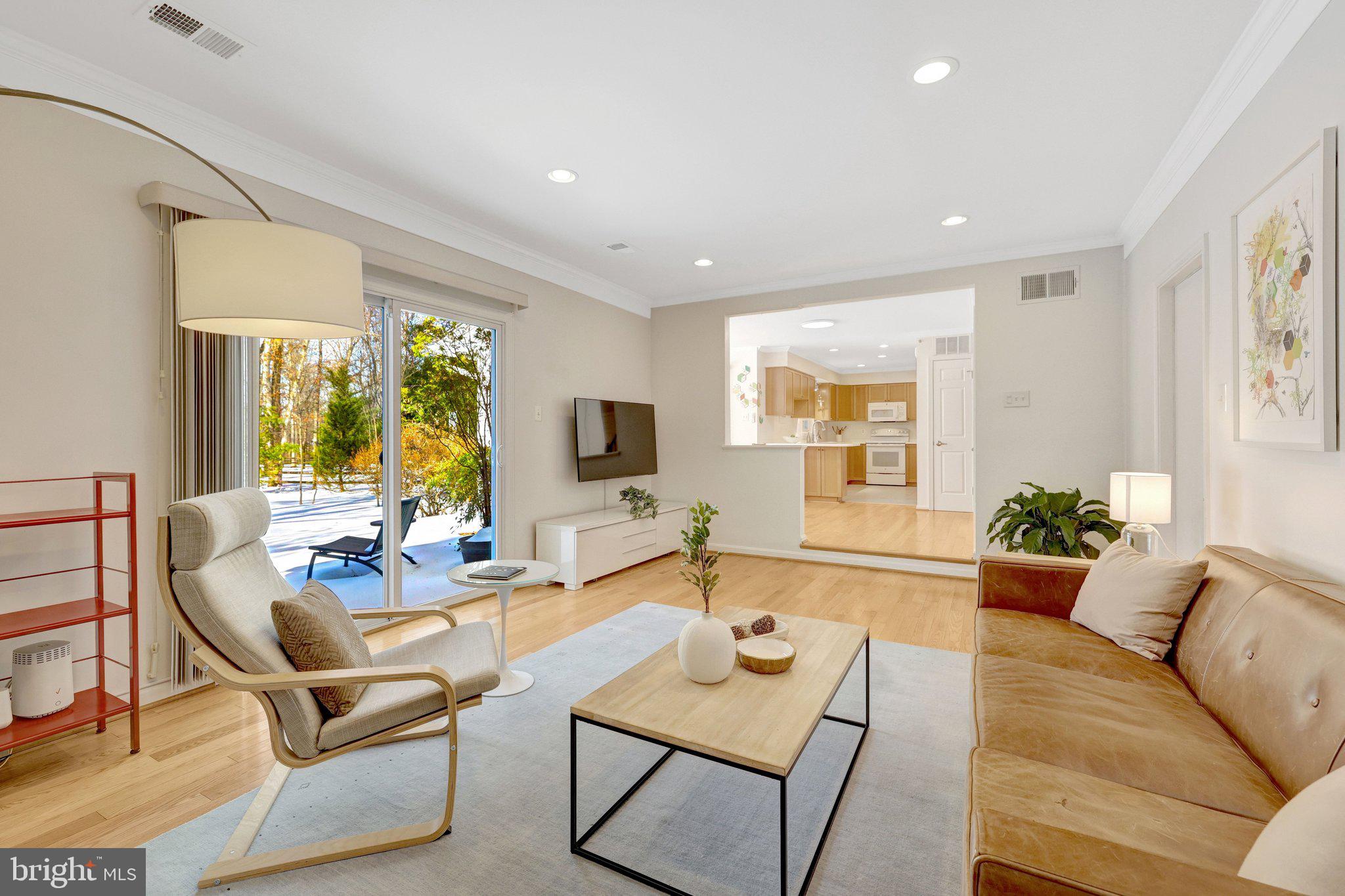 HOLLY KNOLL - Residential